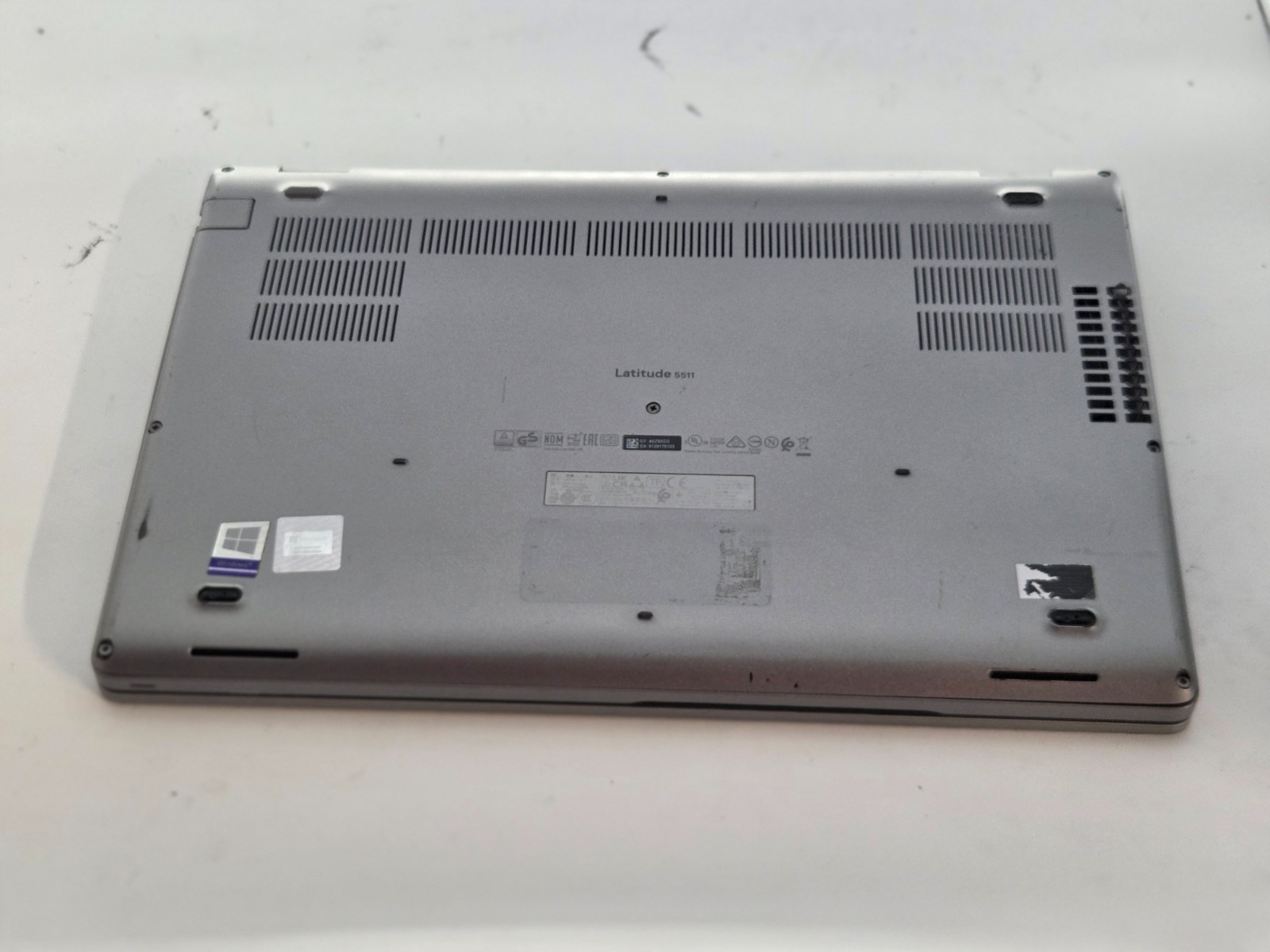 6152154 Latitude5511 w/charger.i5-10400H.8GB.128GB M.2.15.6″FHD. W11 Pro