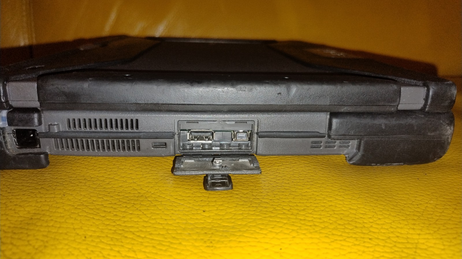 DELL LATITUDE XT2 XFR Touch Notebook Laptop Rugged Tablet Working Sold as spare