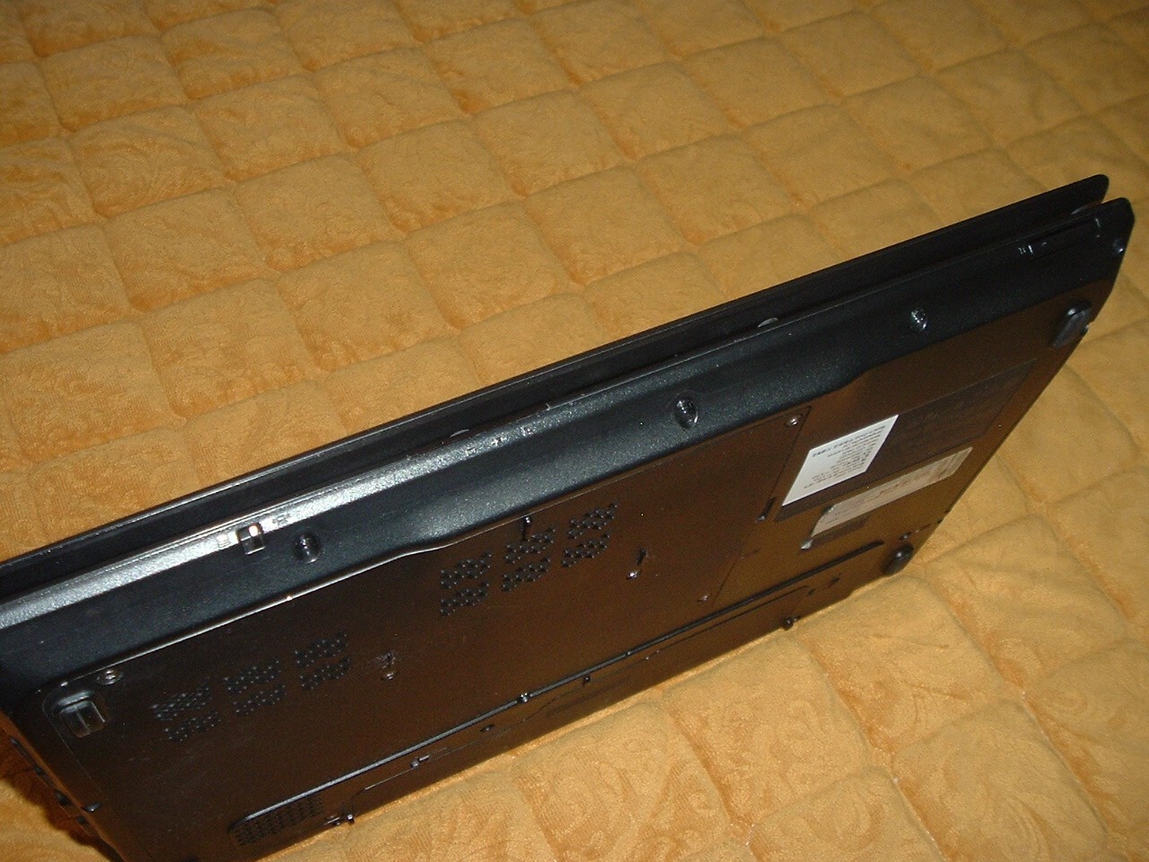 Lenovo G560 Laptop As Is Non Working For Parts w/ Power Adaptor & Owner Manuals