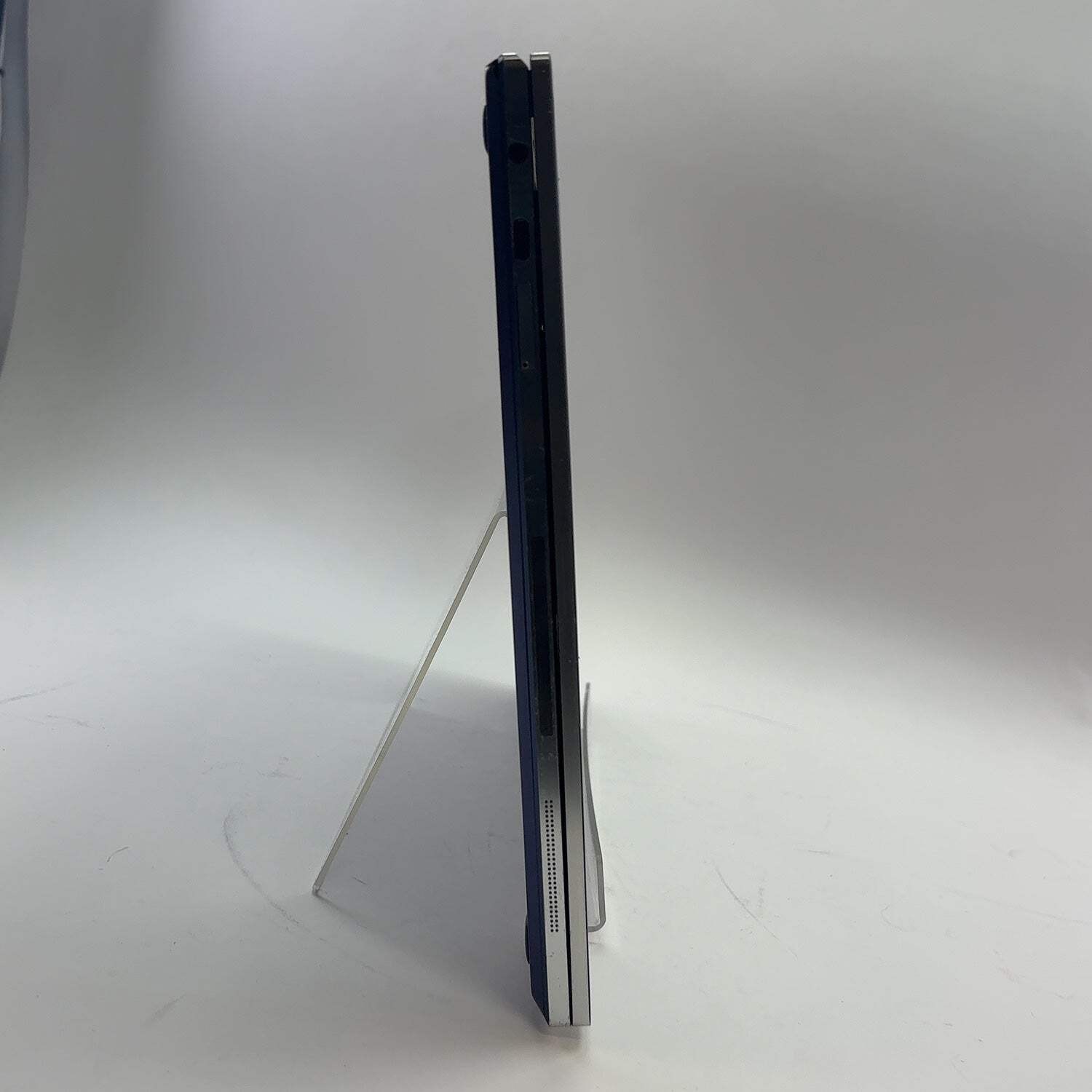 Broken Samsung Galaxy Book NP950QCG 15.6″ i7-1065G7 1.3GHz 12GB 512GB Cracked