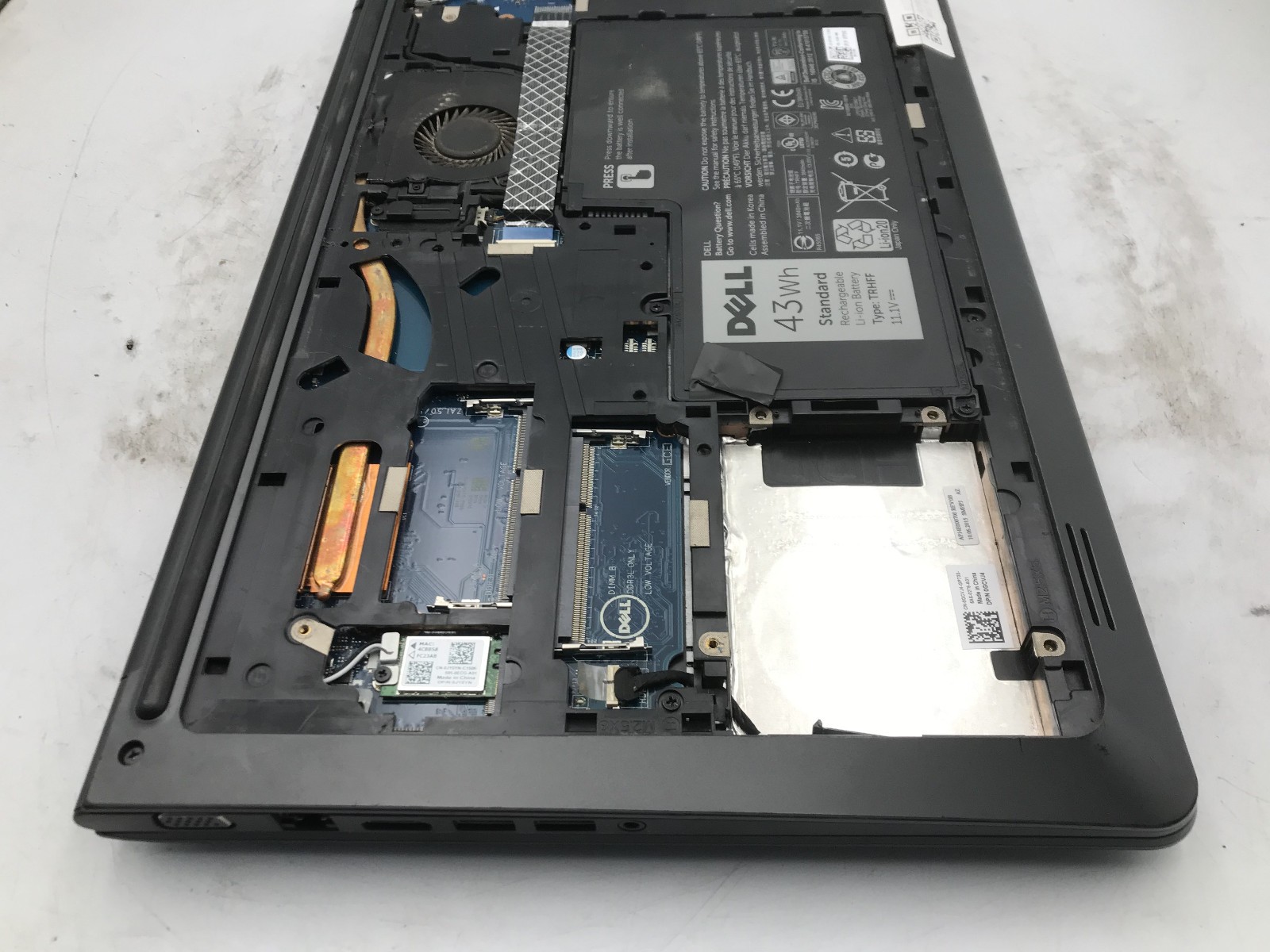 DELL LATITUDE 3550 – BOOTS TO BIOS – INTEL I3 6005U – NO RAM – READ DESCRIP – BB