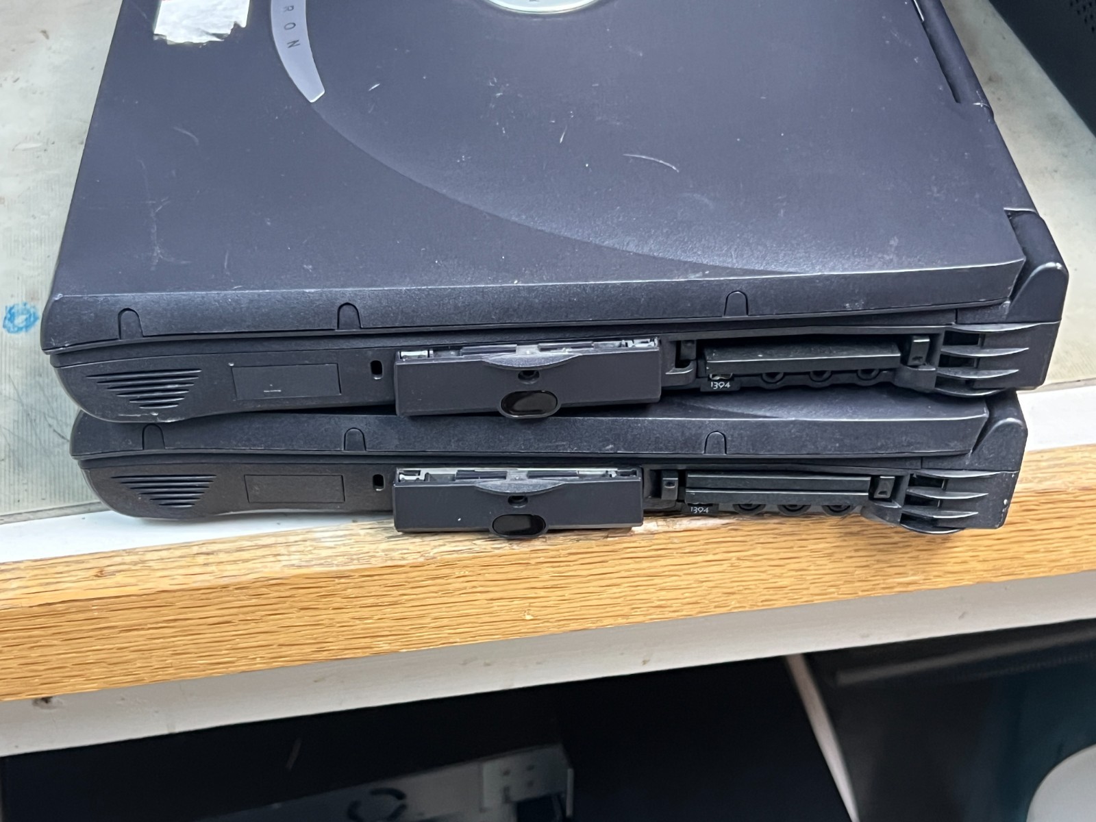 *PAIR* Dell Inspiron 8200 Pentium 4M GeforceGo4 Mostly Complete Good Battery