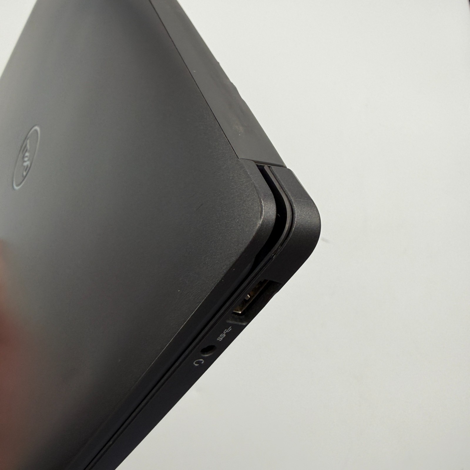 Dell Latitude 3301 13.3″ i3-8145U 4GB RAM 256GB SSD Windows 11 Pro Education