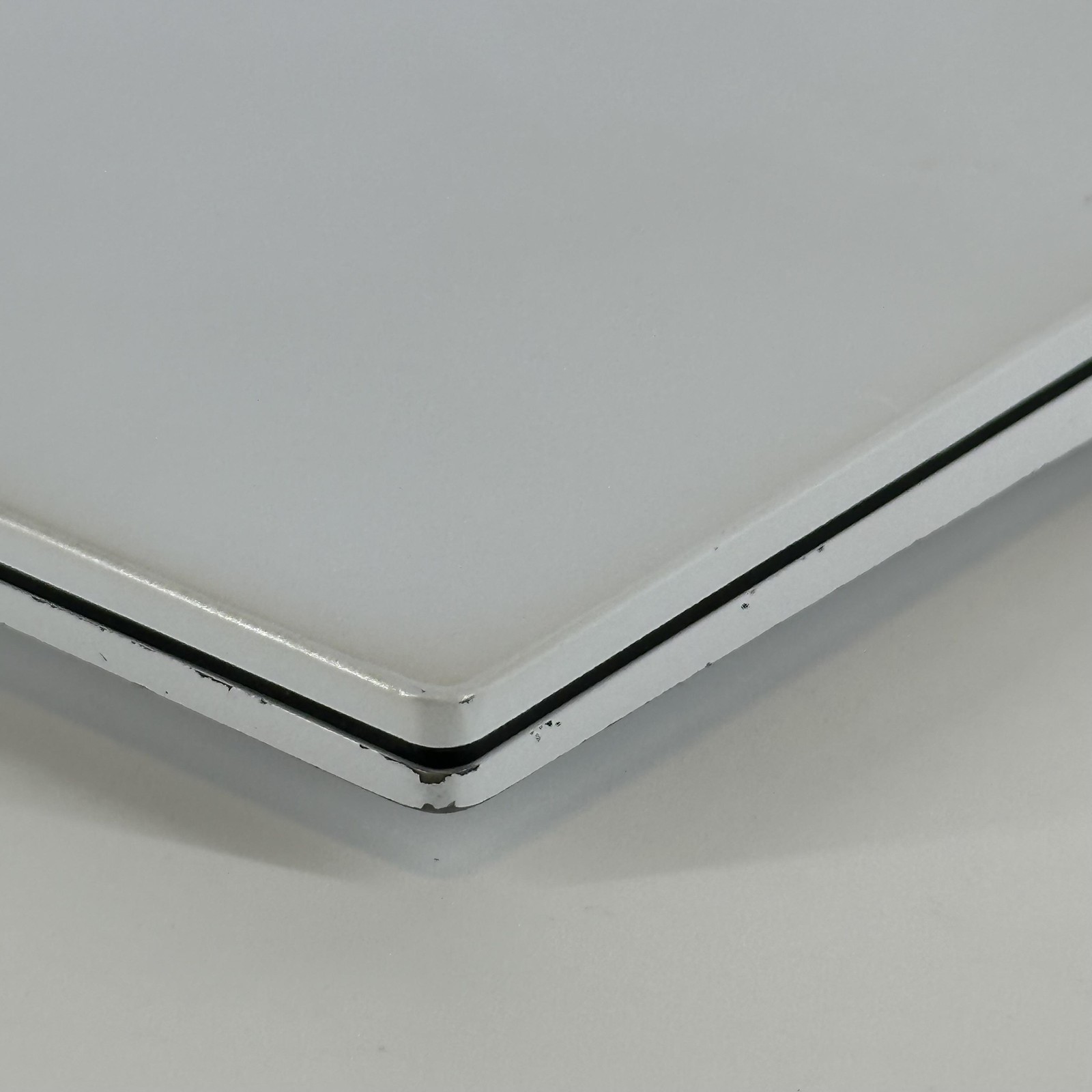 LG Gram 14 White FHD+ 1.7 GHz i5-1240P 8GB 512GB SSD Good