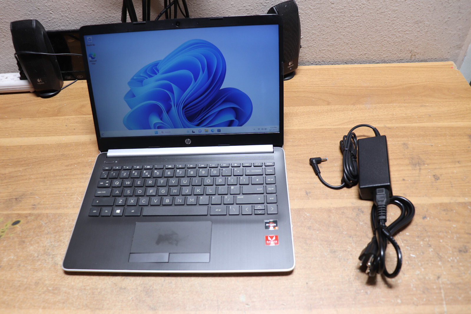 HP 14″ FHD Laptop AMD Ryzen 3 3200U 2.6GHz 4GB/128 SSD Win 11