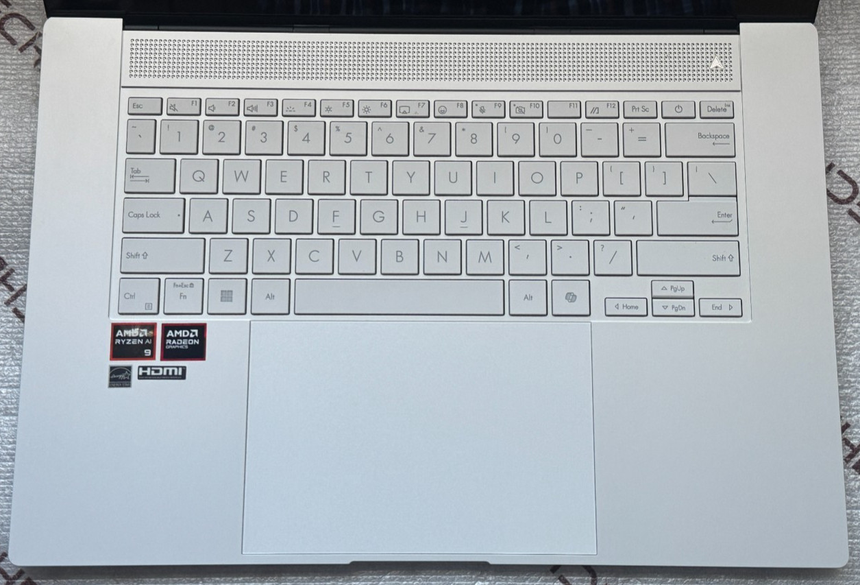 ASUS Zenbook S 16 16″ 3K OLED Touch Laptop Ryzen AI 9 365 24GB RAM 1TB SSD