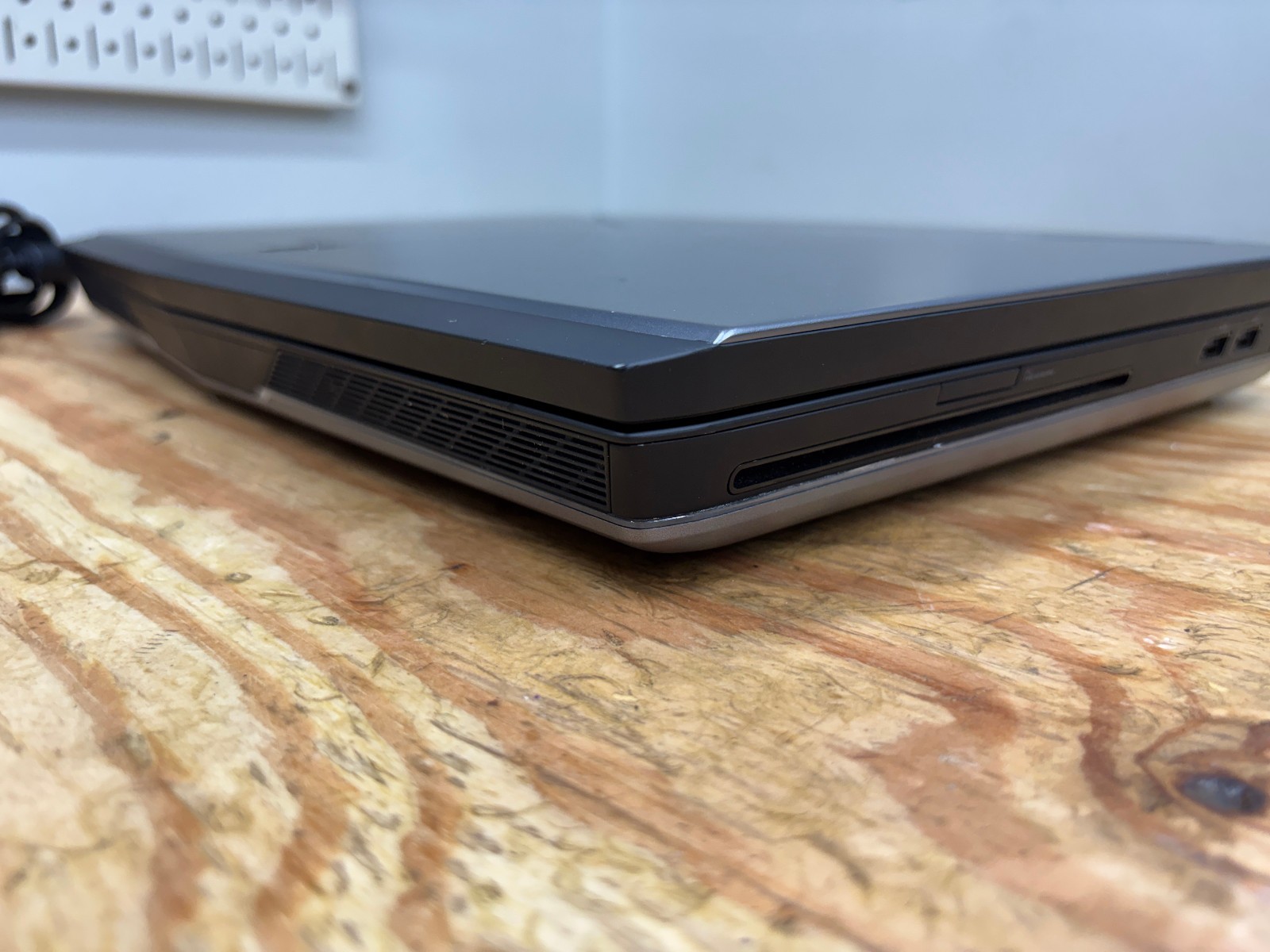 Alienware 17 R1 17.3″ Gaming Laptop i7-4710MQ 8GB 275GB SSD+1TB GTX 860M Win11