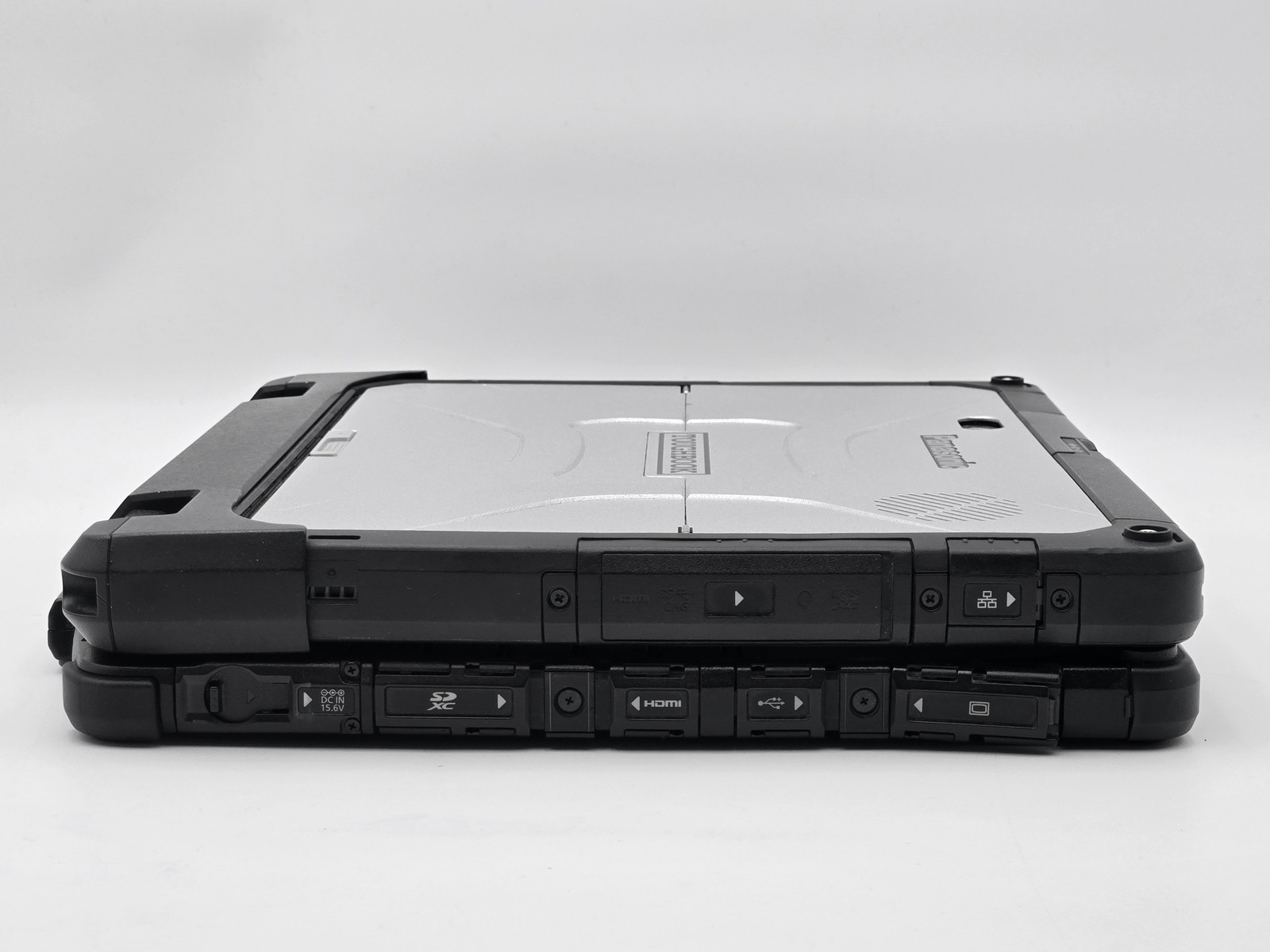 Panasonic ToughBook CF-33 MK1 2-in-1 12″ 2160 x 1440 Touch I5-7300U 16GB