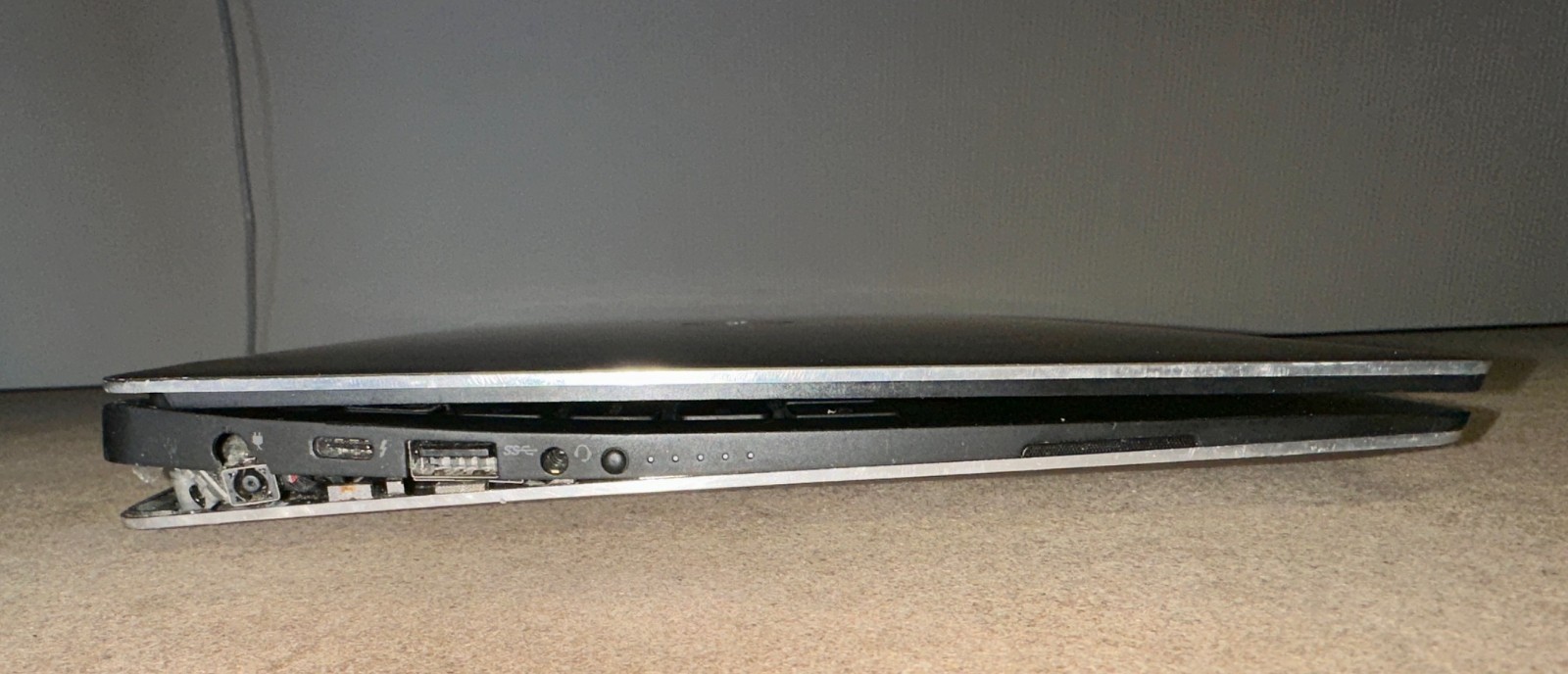 DELL XPS 13 9360 i7 Laptop, FOR PARTS, No Power, Broken Hinge, Charger Included