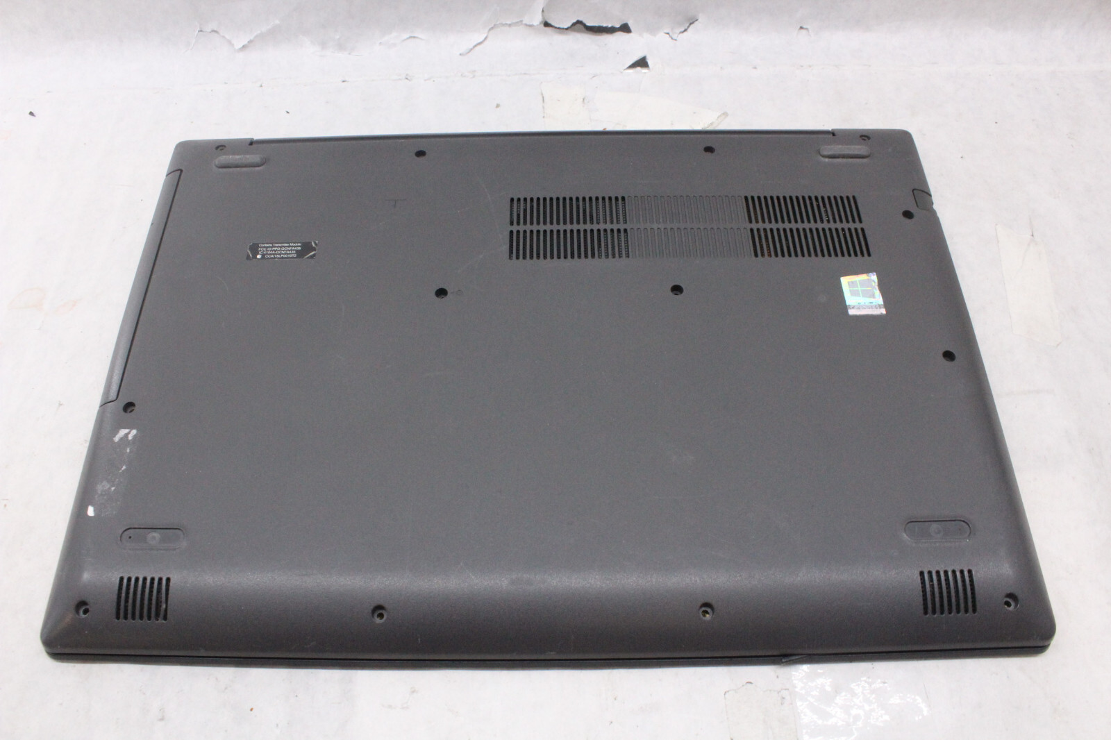 Lenovo Ideapad 330, AMD Ryzen 3 3200U, Radeon Vega 3, 8gb RAM, NO HDD, AS-IS