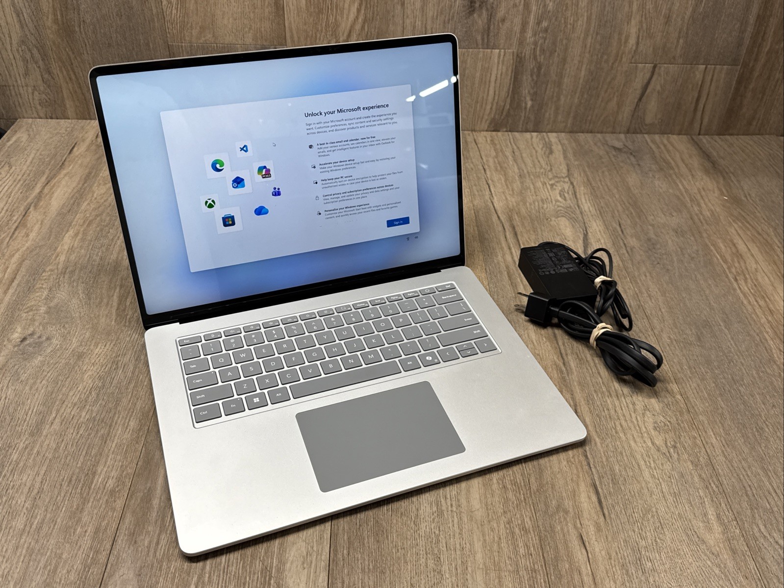 Microsoft Surface Laptop 7 2037 13.8″ Snapdragon X 3.4GHz 16GB RAM 512GB SSD