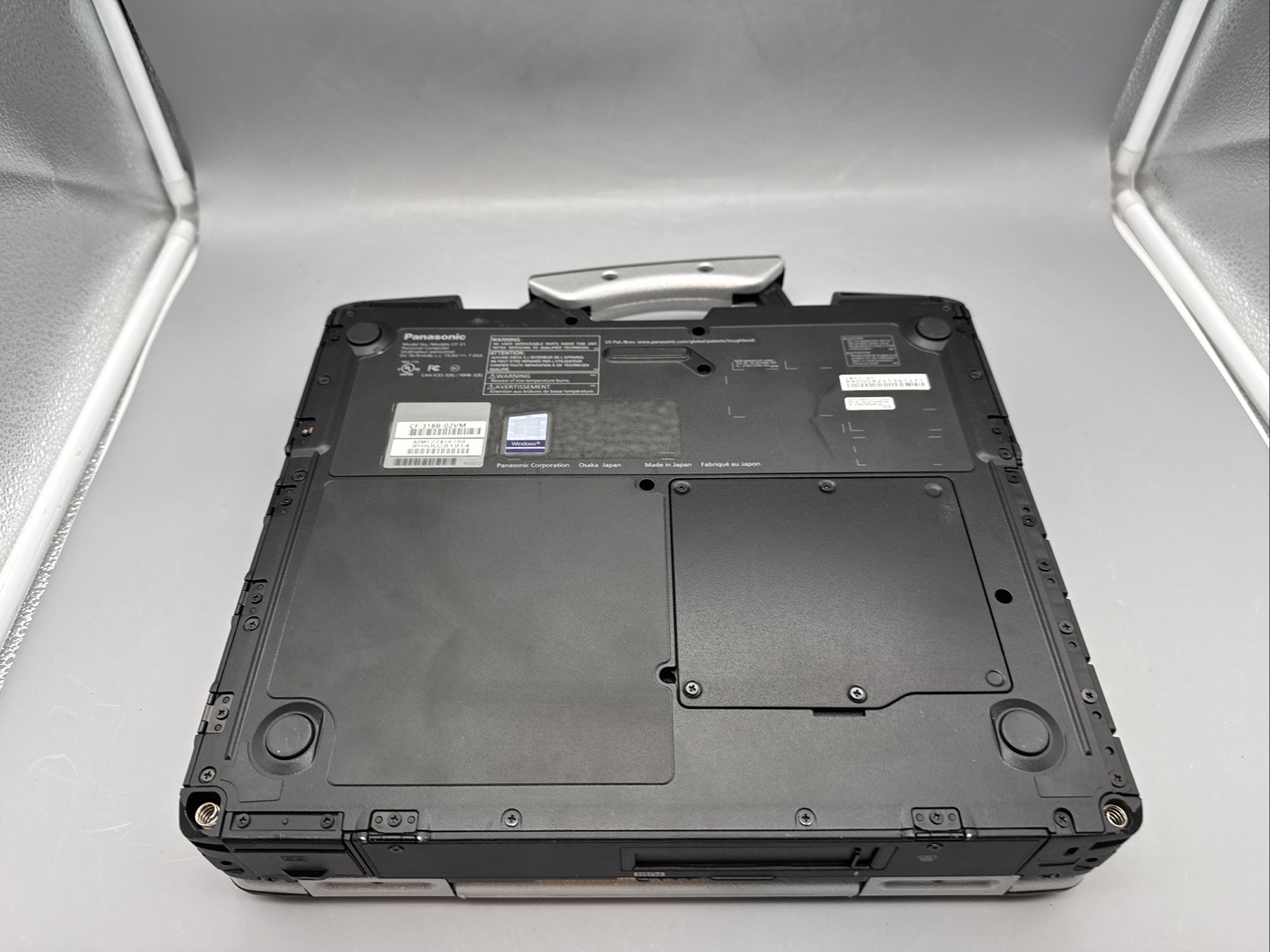 Panasonic Toughbook CF-31 Touchscreen i5-7300U 16GB DDR4 DVDRW No HD/OS/AC