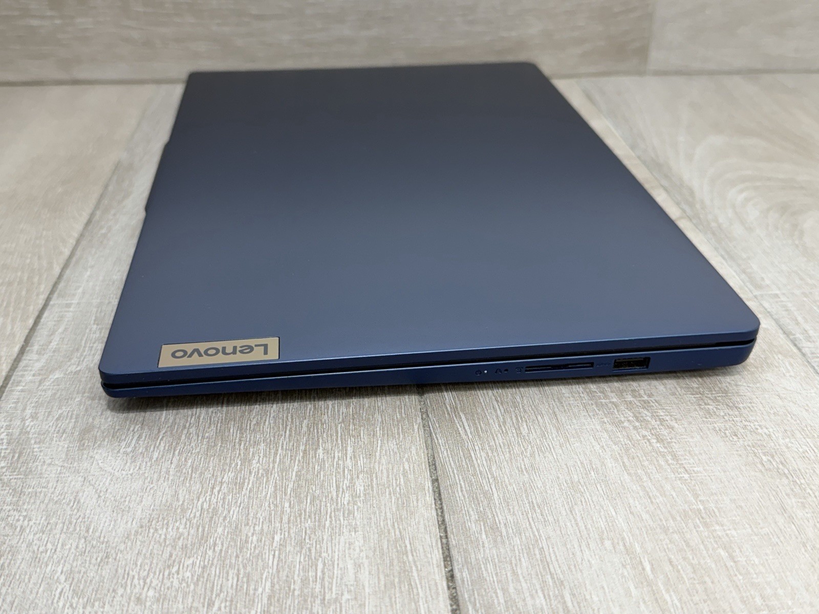 LENOVO IdeaPad Slim 3 15IAN8 15.6″ FHD Core i3-N305 8GB RAM 256GB NVMe Win-11