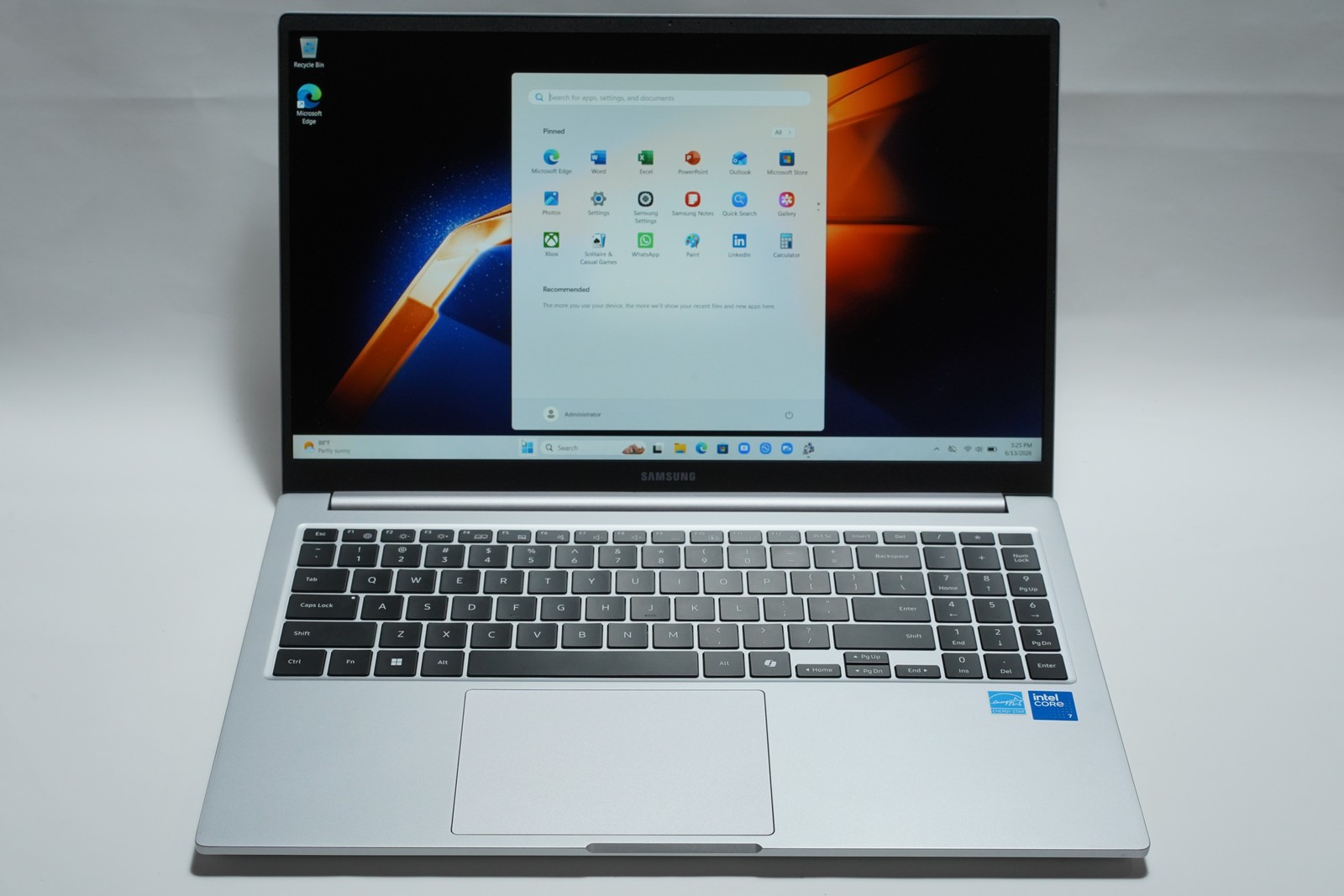 Samsung Galaxy Book4 15.6″ FHD Laptop Core 7 16GB 512GB Silver