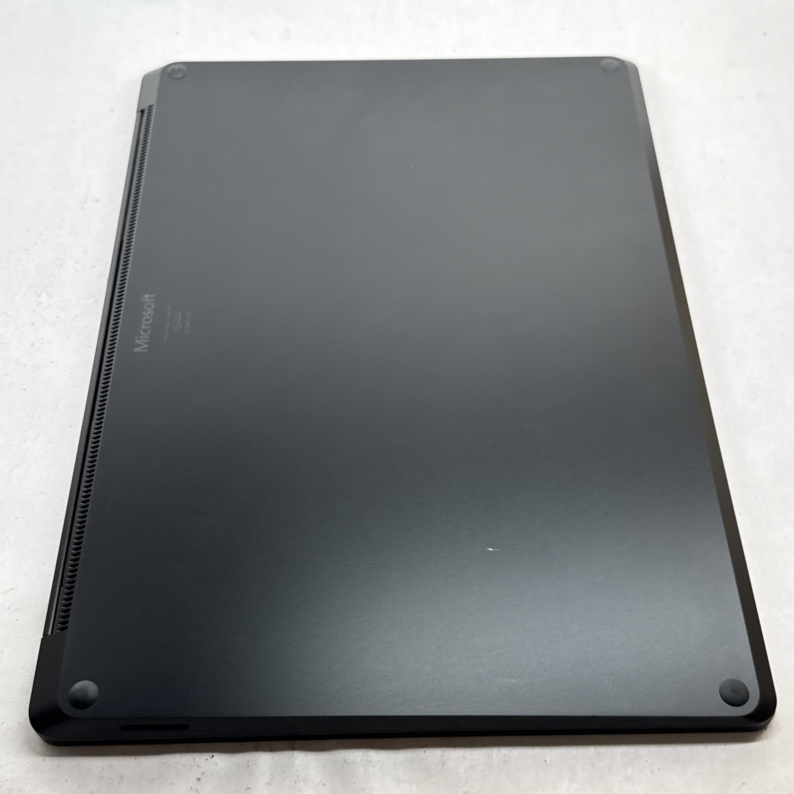 Microsoft Surface Laptop 3 13.5″ Touch Intel i7 16GB RAM 256GB SSD Black