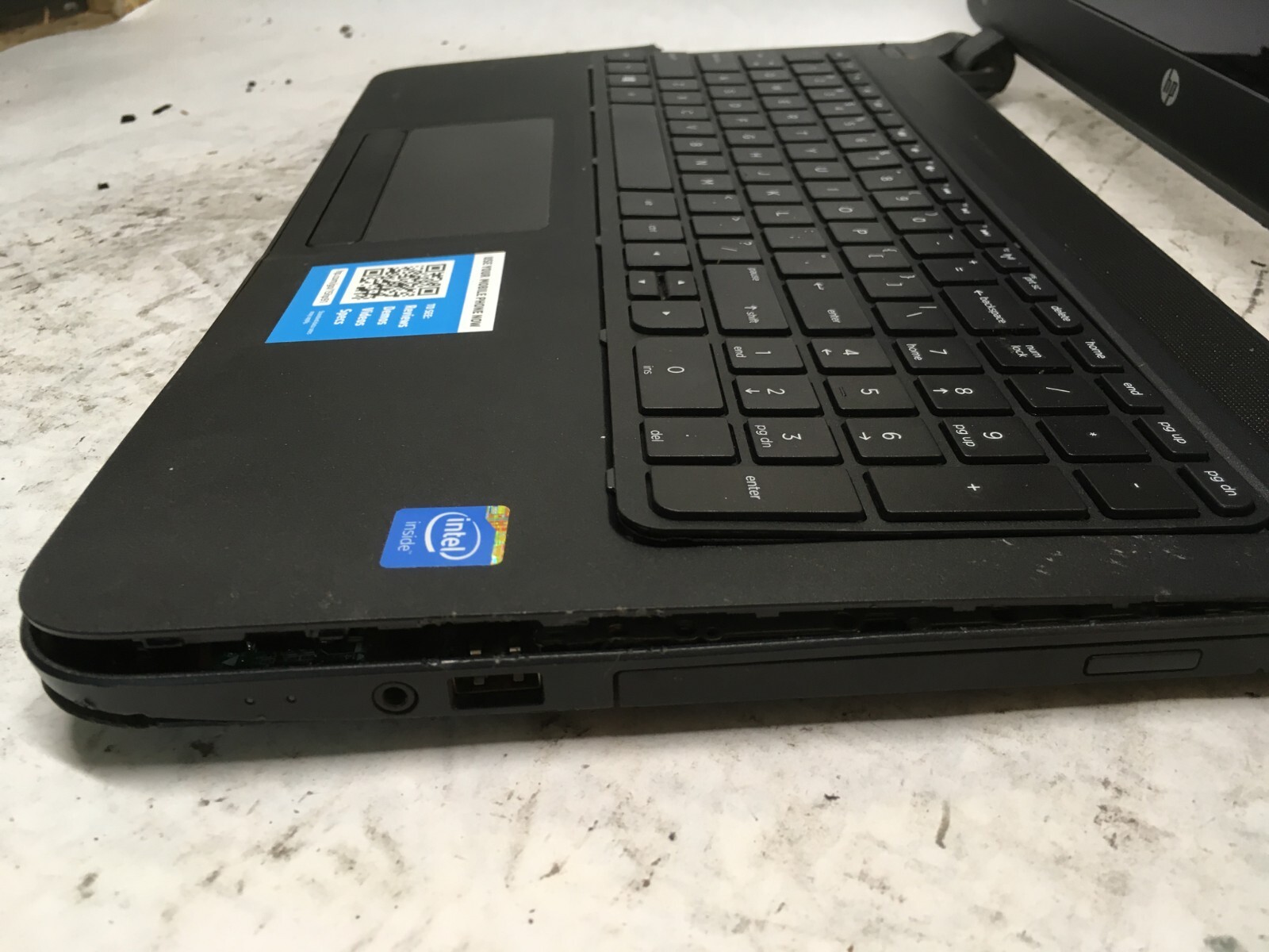 HP 15 – f211wm 15″ (AS IS) – Intel Celeron N2840 – JZ