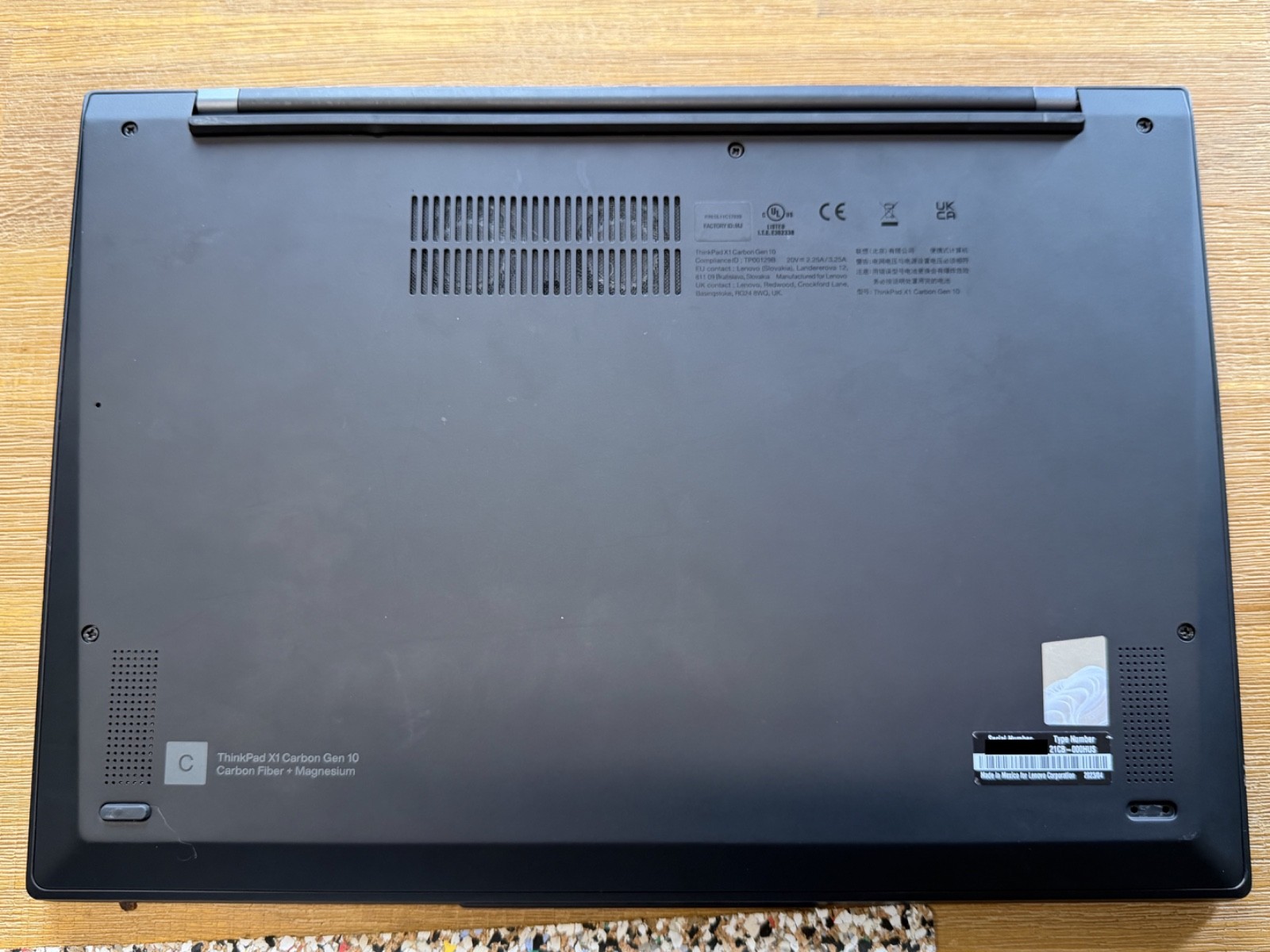 Lenovo ThinkPad X1 Carbon Gen 10 Touchscreen Laptop – i5-1240P/16GB/512GB SSD