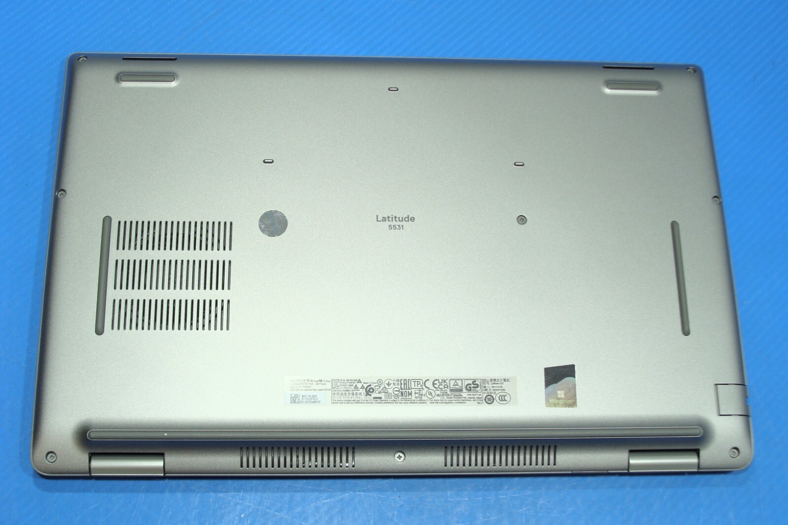 Dell Latitude 5531 15.6″ FHD TOUCH i7-12800H max 4.8GB 32GB 2TB SSD EXL Battery