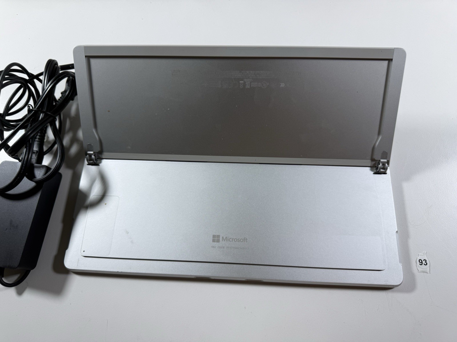 Microsoft Surface Pro 8 (1982) i5-1145G7 – 16GB RAM – 256GB 120Hz – Win 11 Pro