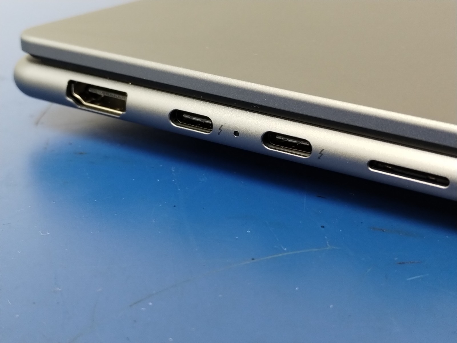 Lenovo Slim 7 14ILL10, Intel Core Ultra 7 258V, 2.20 GHz, 32 GB RAM, 1 TB NVMe