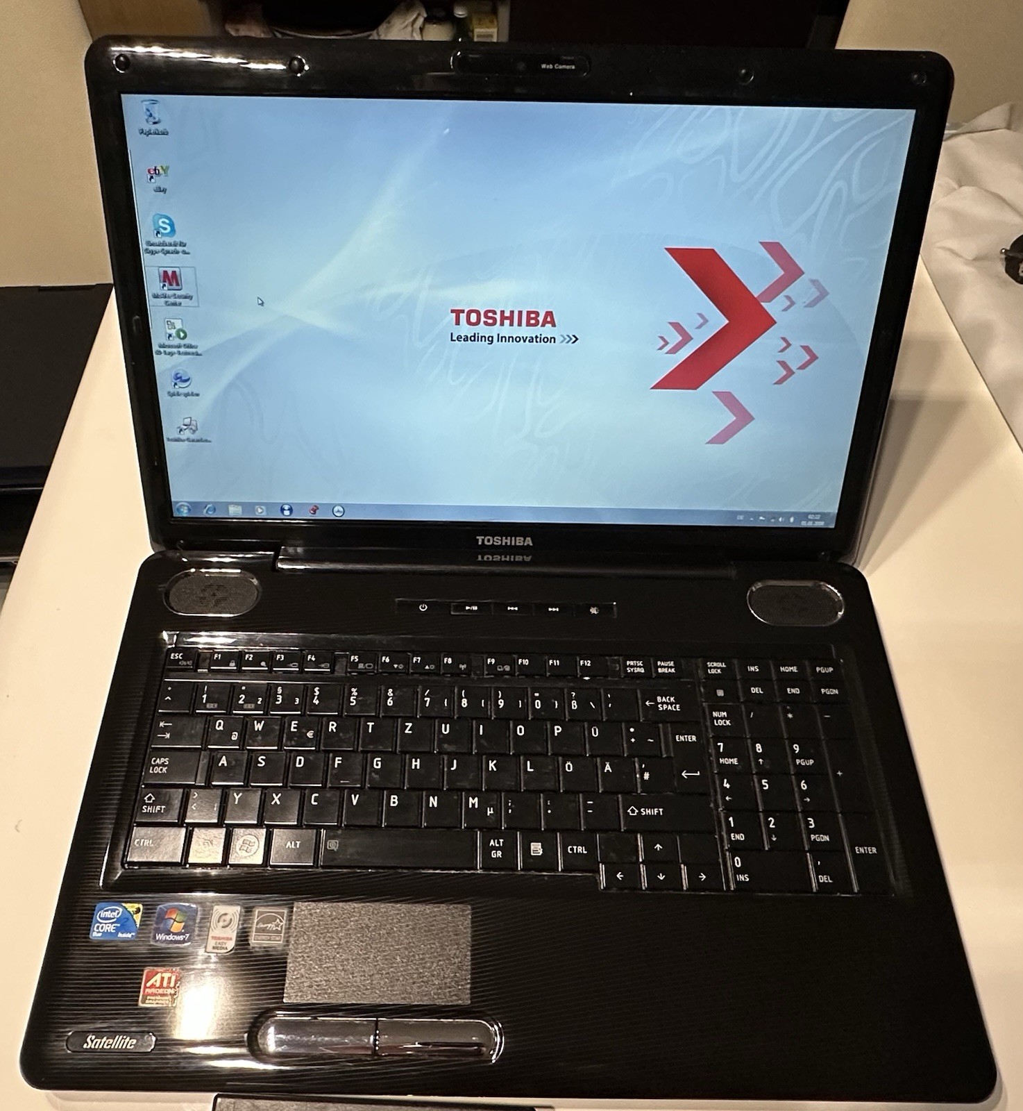 Toshiba Satellite L555-10M 15.6″ Core 2 Duo 4GB 500GB HDD Win7 HP Power Supply
