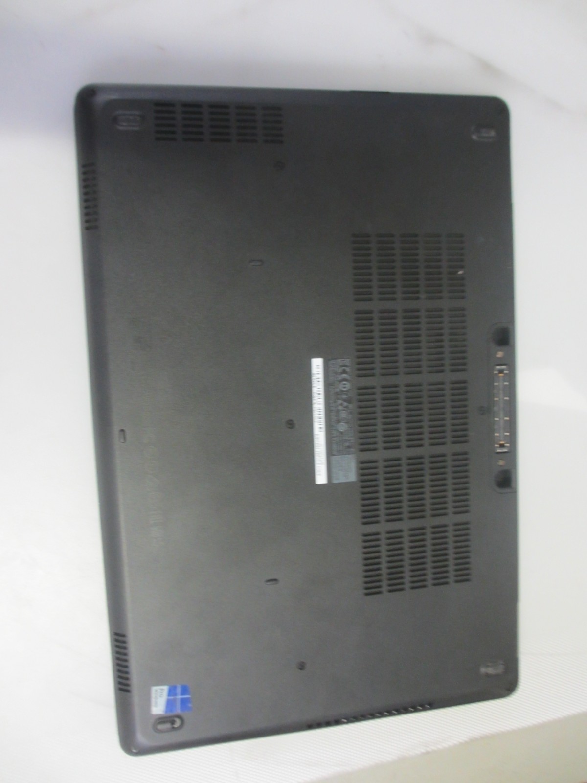 Dell Latitude E5570 15.6″ i5-6440HQ 2.60GHz 8GB Laptop NO OS/ HDD/AC READ