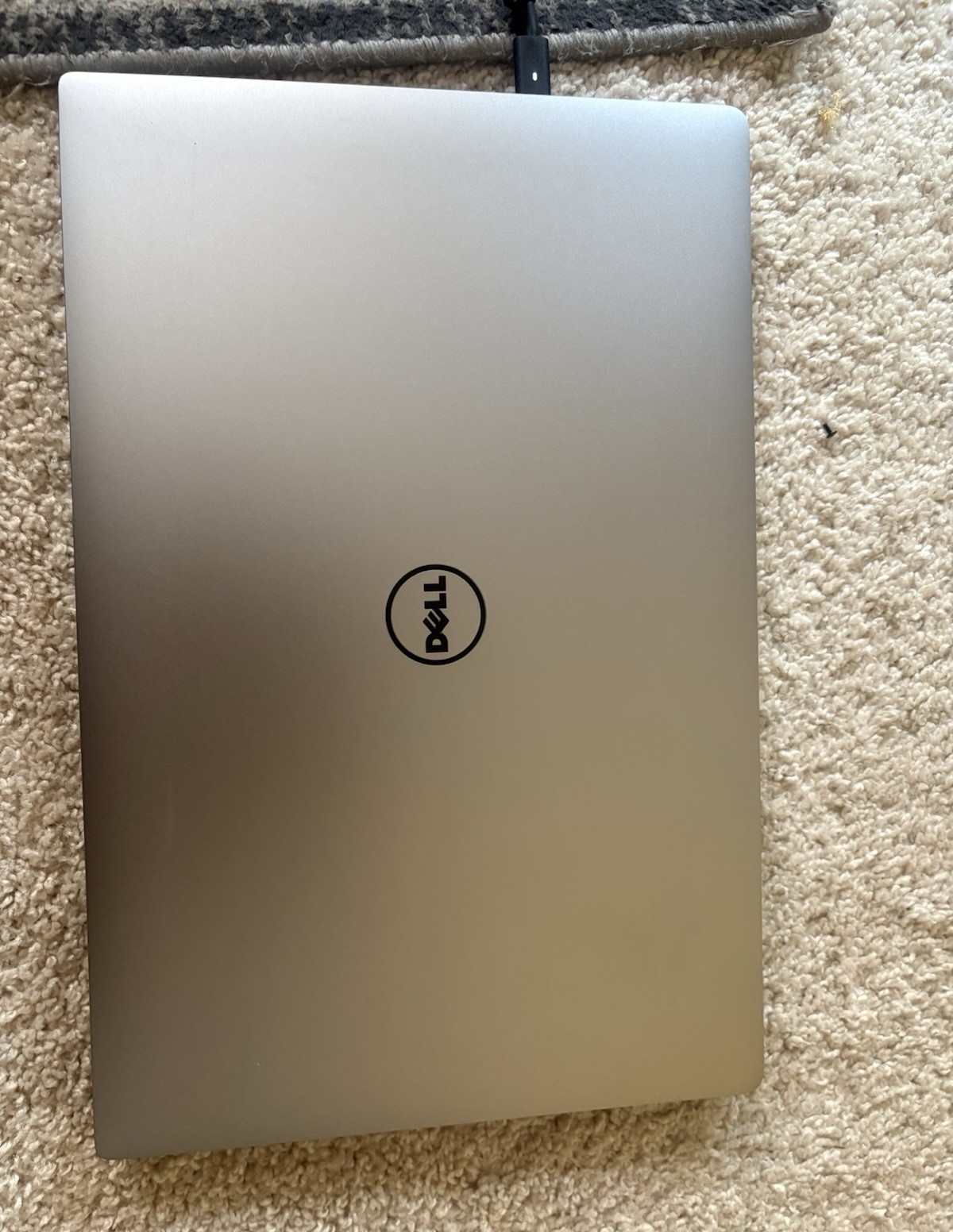 Dell XPS 15 9560 15.6″ i7-7700HQ 16GB SSD GTX 1050 Win11 Pro Silver