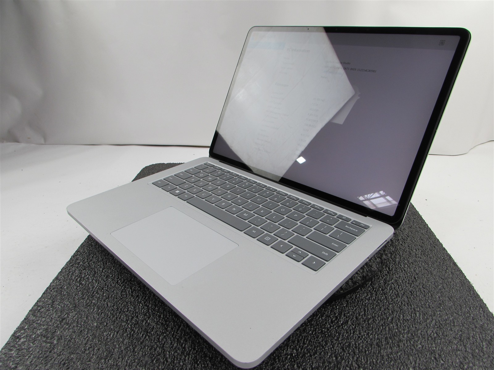 Microsoft Surface Laptop Studio 1964 i7-11370H 1TB SSD 32GB RTX A2000 *No A/C*