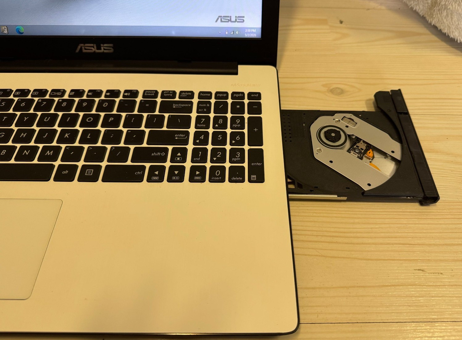 ASUS D553M Laptop 15.6″ Intel Celeron N2830 2.16GHz 4GB RAM 64GB SSD Windows