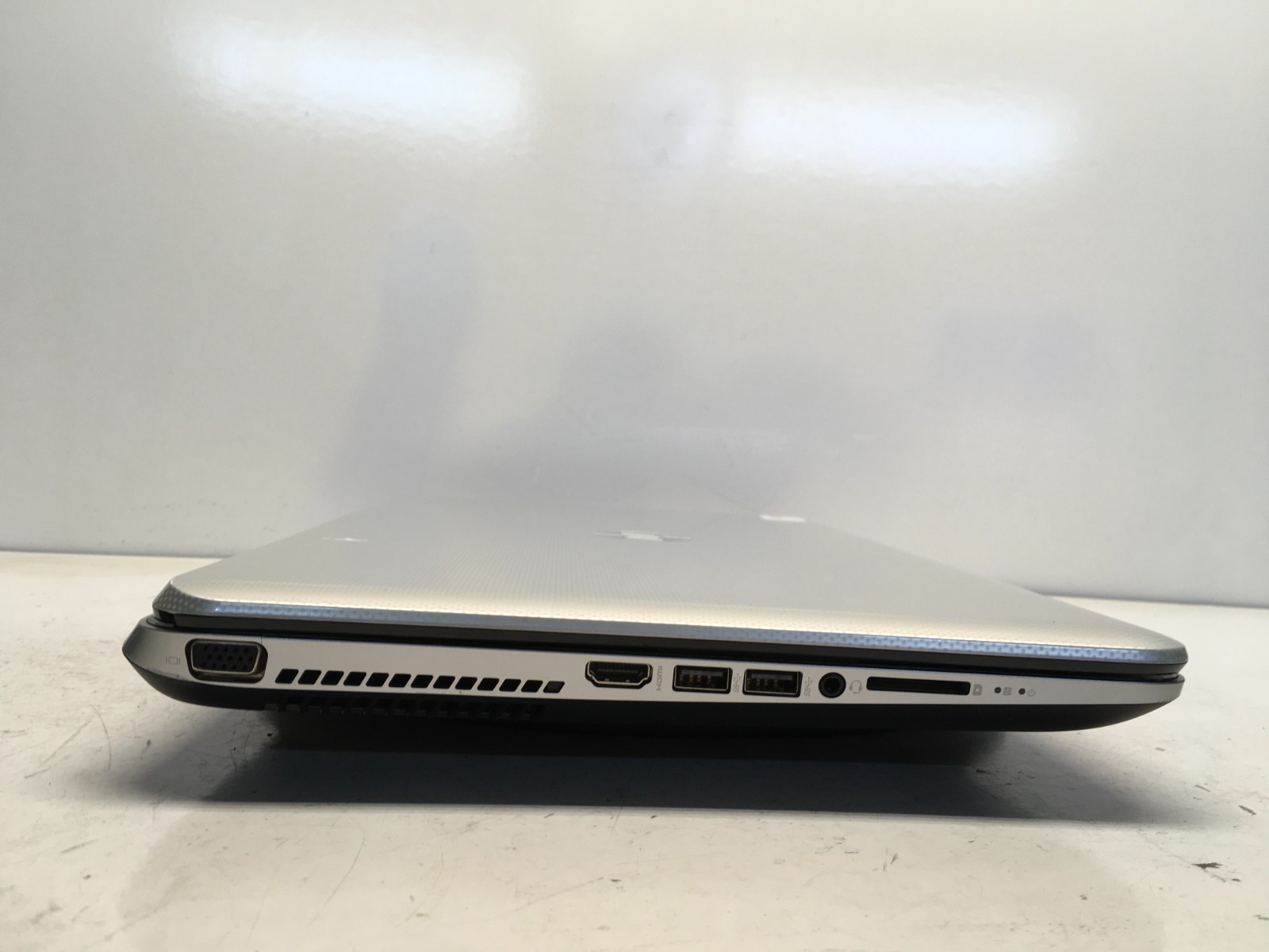HP Pavilion 17-E017CL AMD A6-5350M 2.9GHz 4 GB NO HDD