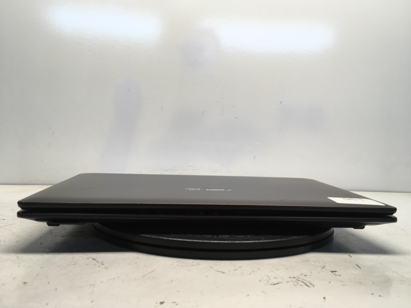 Asus X53E-RS52 Intel i5-2450M 2.5GHz 6 GB NO HDD NO BAT – SCREEN DAMAGE