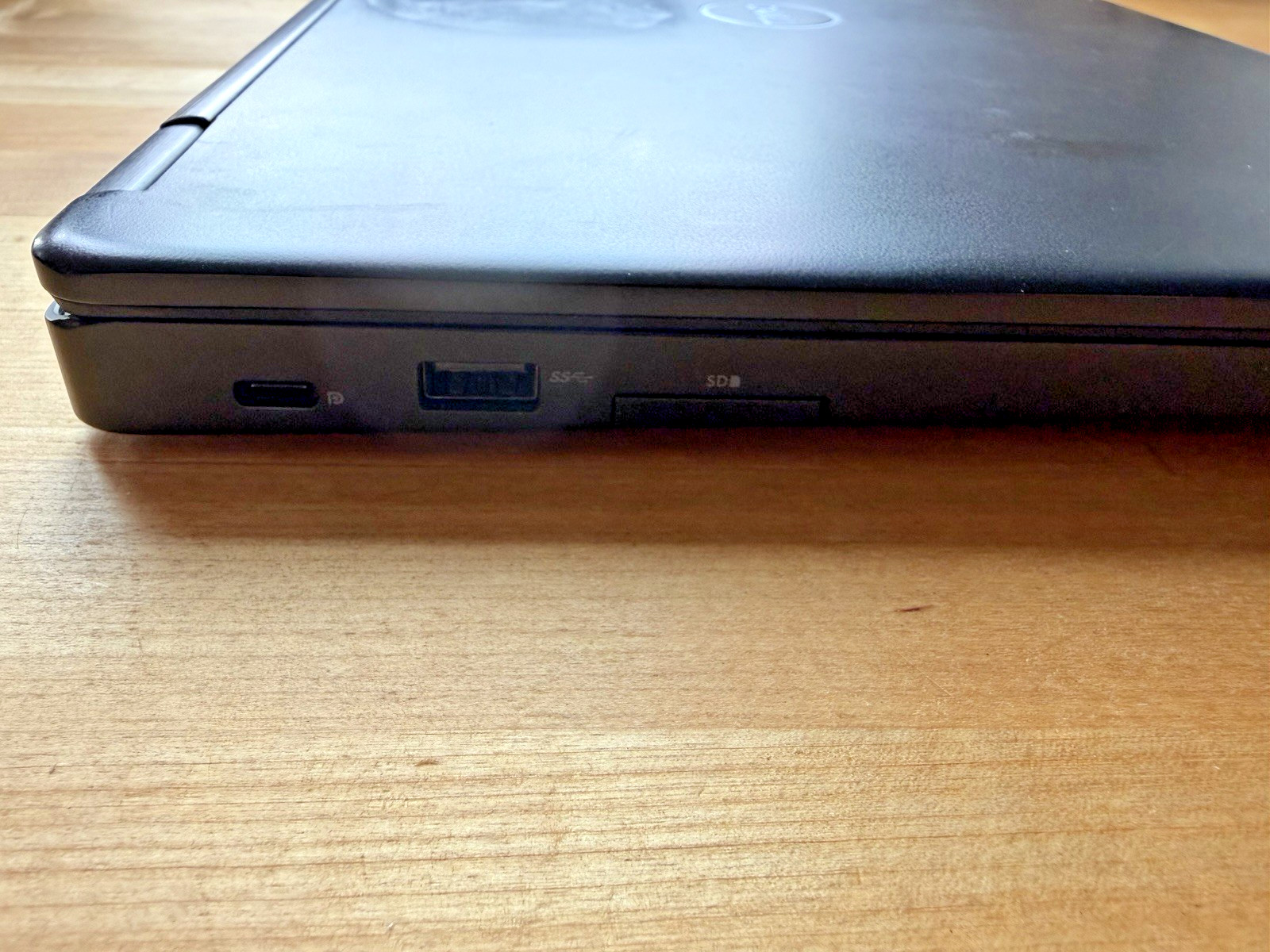 Dell Latitude 5490 14″ Intel i5-8350U, 16GB ram, 256GB NVMe, 1TB ssd, 1366×768