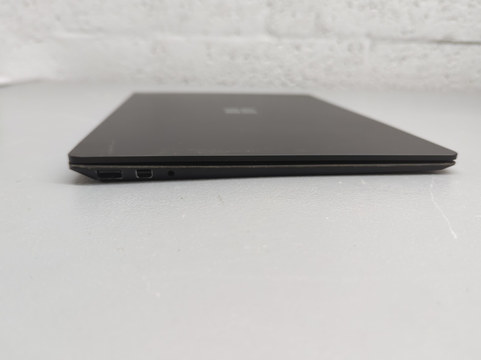 Microsoft Surface Laptop 2 13.5″ i7-8650U 16GB 512GB SSD Win11 Pro – Read
