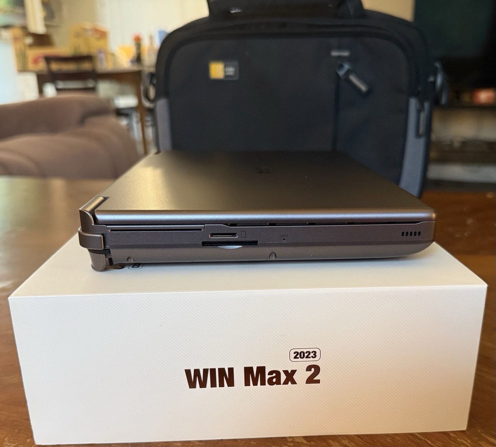 GPD WIN Max 2 2023 Ryzen 7 7840U + 32GB DDR5x-7500 MT/s + 2TB M.2 NVMe + OCuLink