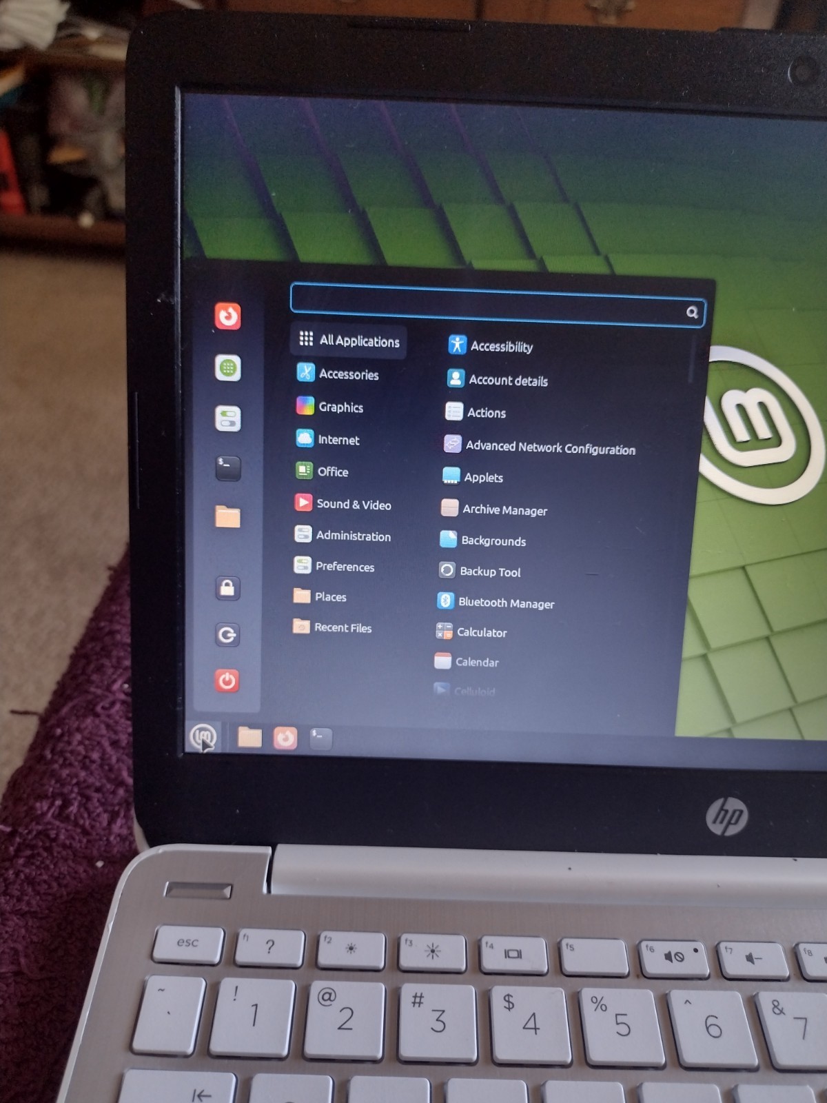HP Stream 11-AK0020NR Laptop 11.6″ Celeron N4020 1.1GHz, 4GB RAM 32GB LINUX MINT