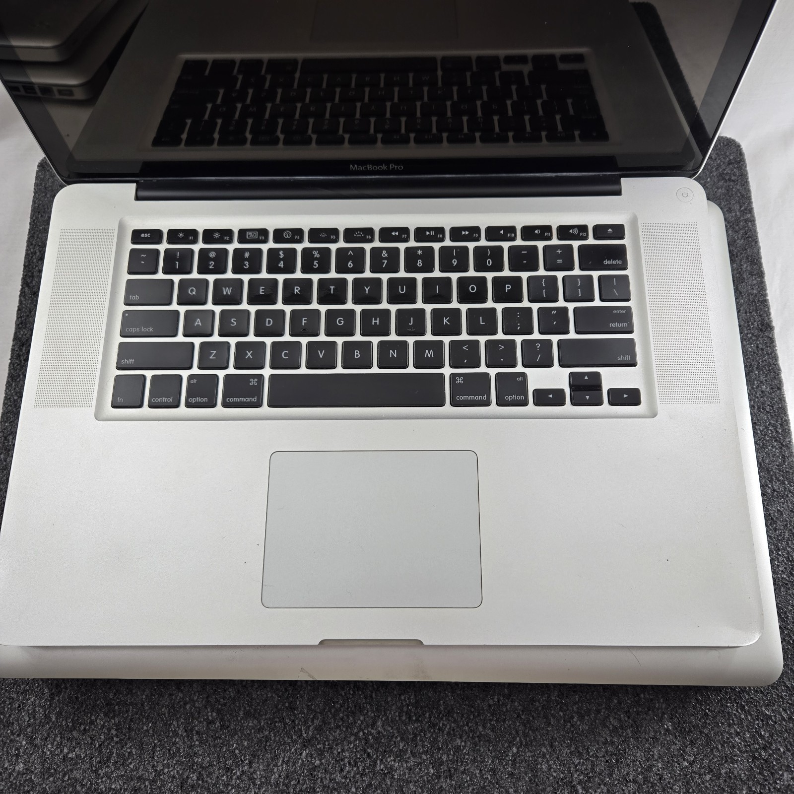 Lot of (5) Apple MacBook Pro A1286 Core 2 Duo – Mixed condition — PARTS