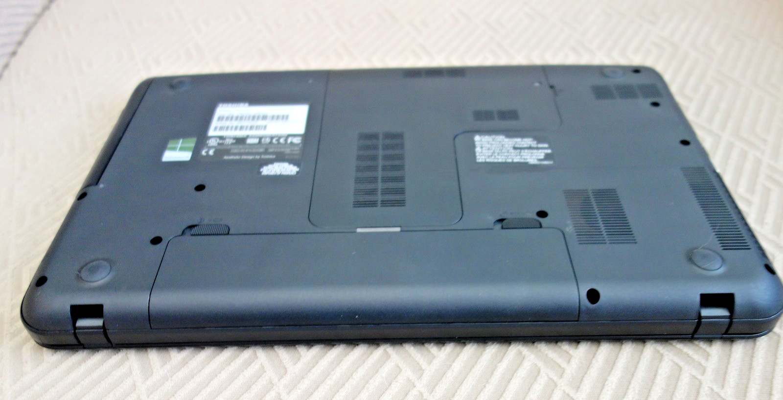 Toshiba Satellite C55-A5300 Laptop Win 10 HD TrueBrite Display HDMI USB 3 DVDRW
