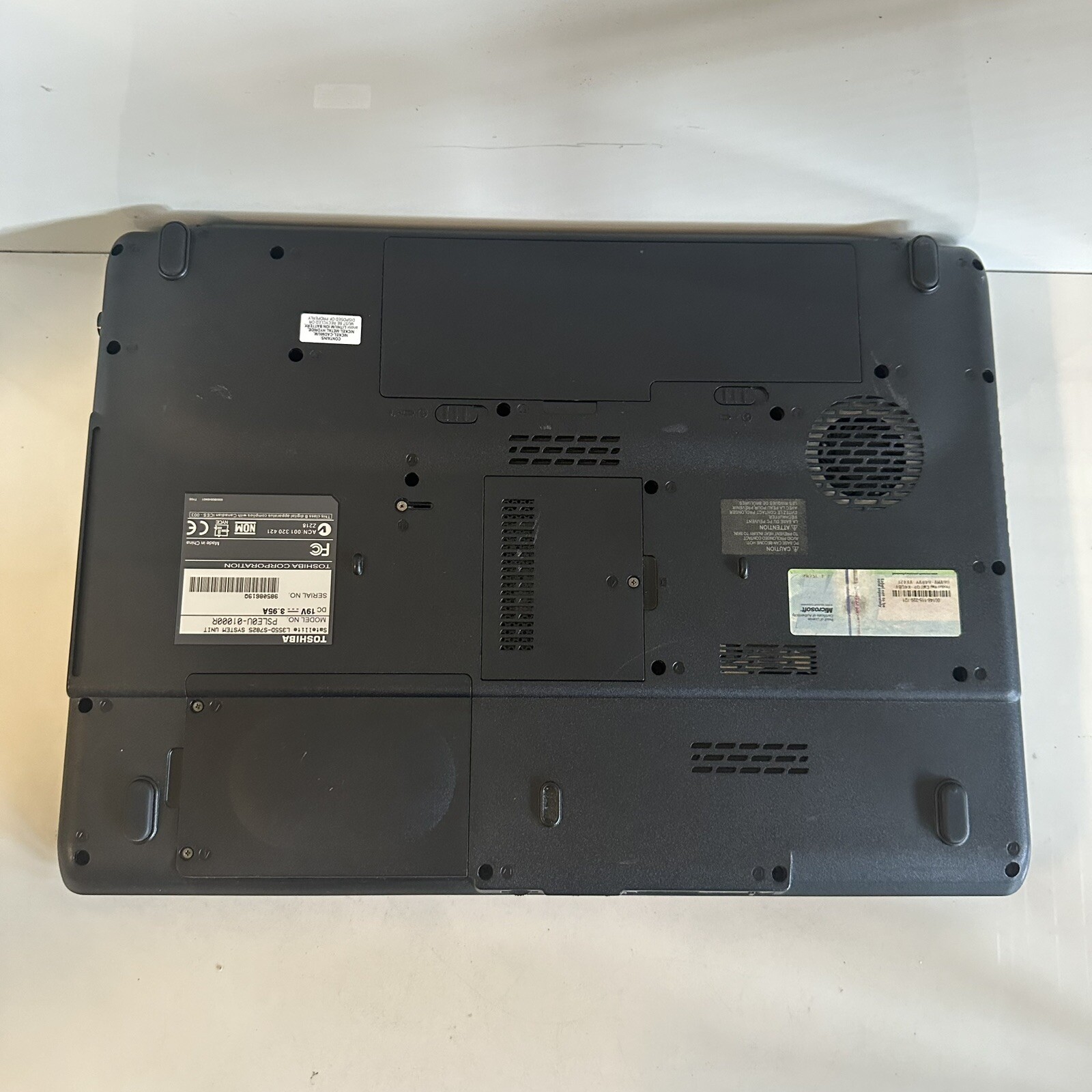 17.1” Toshiba Satellite L355D-S7825 Laptop Scraps/Salvage