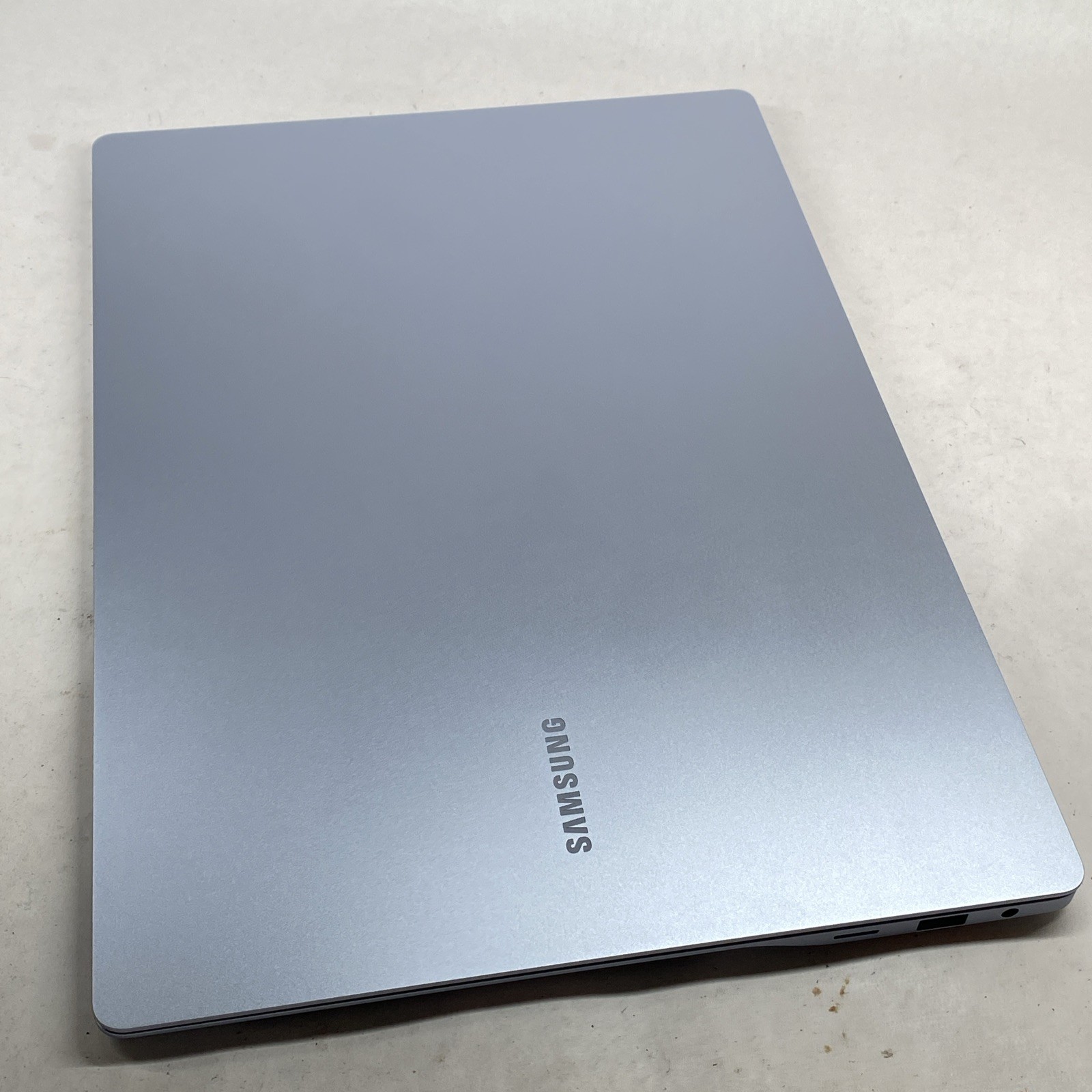 Samsung Galaxy Book4 Edge NP960XMA 16″ Snapdragon X Elite 3.8GHz 16GB RAM 1TB