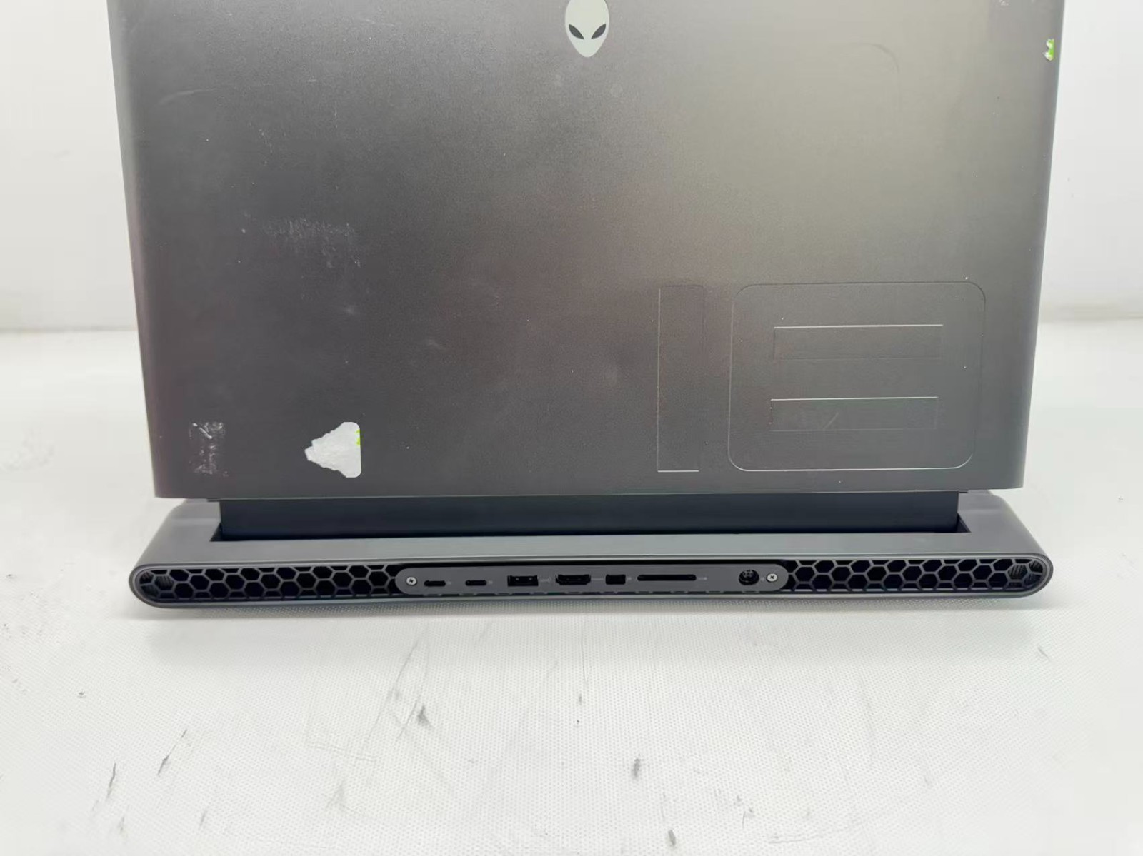 Dell Alienware M18 R1 18″ Ryzen 9 7945@2.5GHz 32GB RAM 1TB SSD RX 7900M *READ*