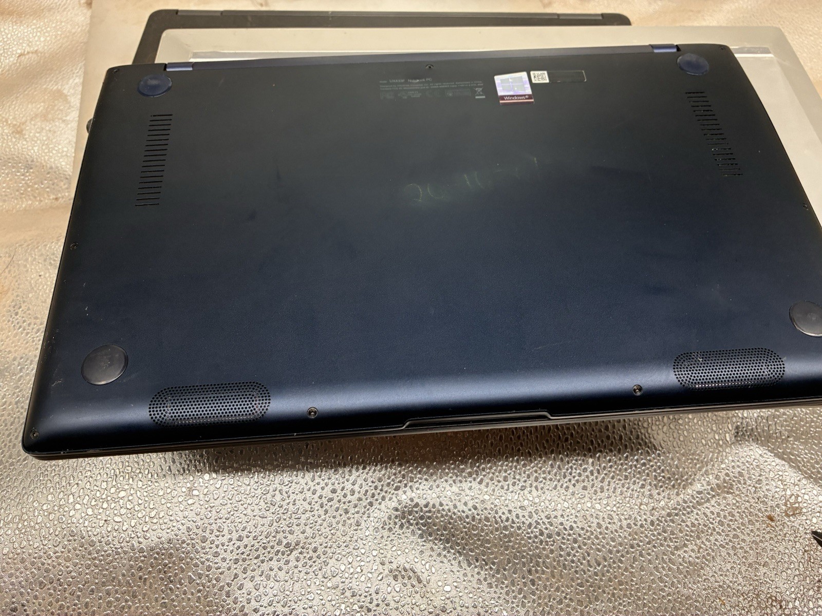 ASUS ZenBook UX433FA i7-8565U 1.80 GHz 16GB RAM 512GB SSD