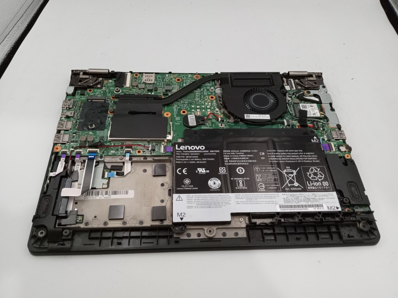 Lenovo ThinkPad Yoga 460 14″ 2in1 Intel i5-6200U 4GB RAM – CRACKED GLASS -RR