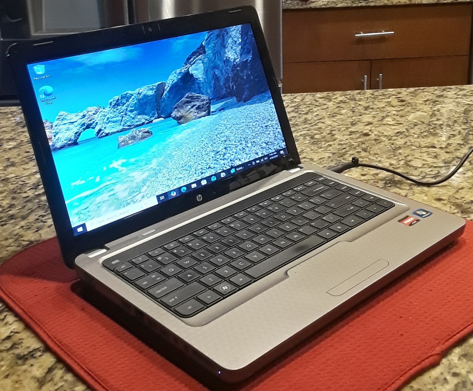 HP Laptop G42- AMD Athlon dual core 2.2GHz DVD 8GB Ram 500gb HDD Windows 10 PRO