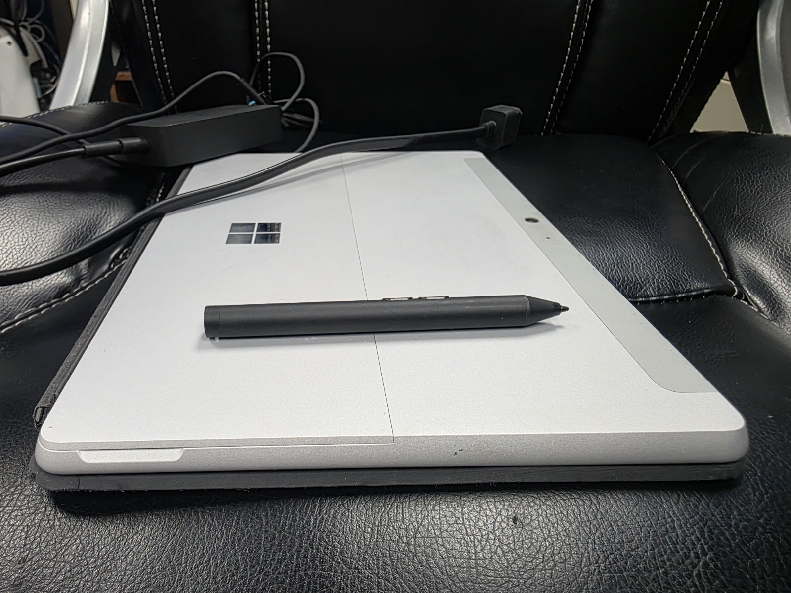 Microsoft Surface Go 3 i3-10100Y 1.3GHz 8GB RAM 128GB SSD+ Charger+Keyboard+ Pen