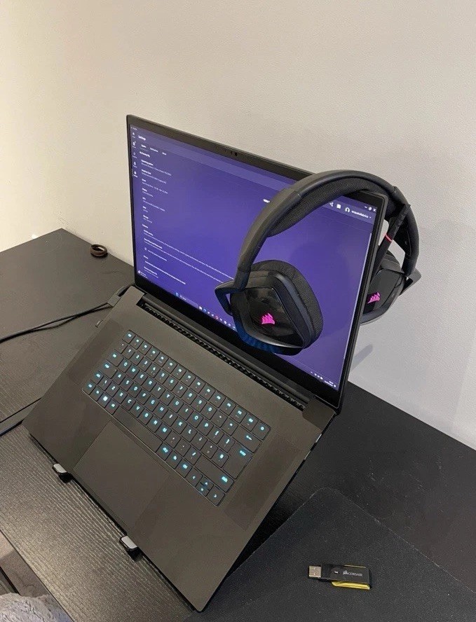 Razer Blade 17 QHD 240hz (1TB SSD, i7 12th Gen 4.80 GHz 32GB) RTX 3080 Ti