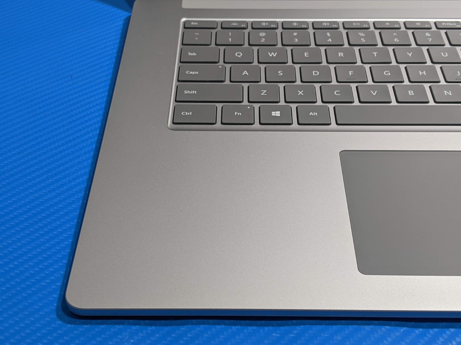 MS Surface Laptop 3 1872 15″2496×1664 TOUCH i7-1065G7 1.3GHz 16GB 512GB W11P +PA