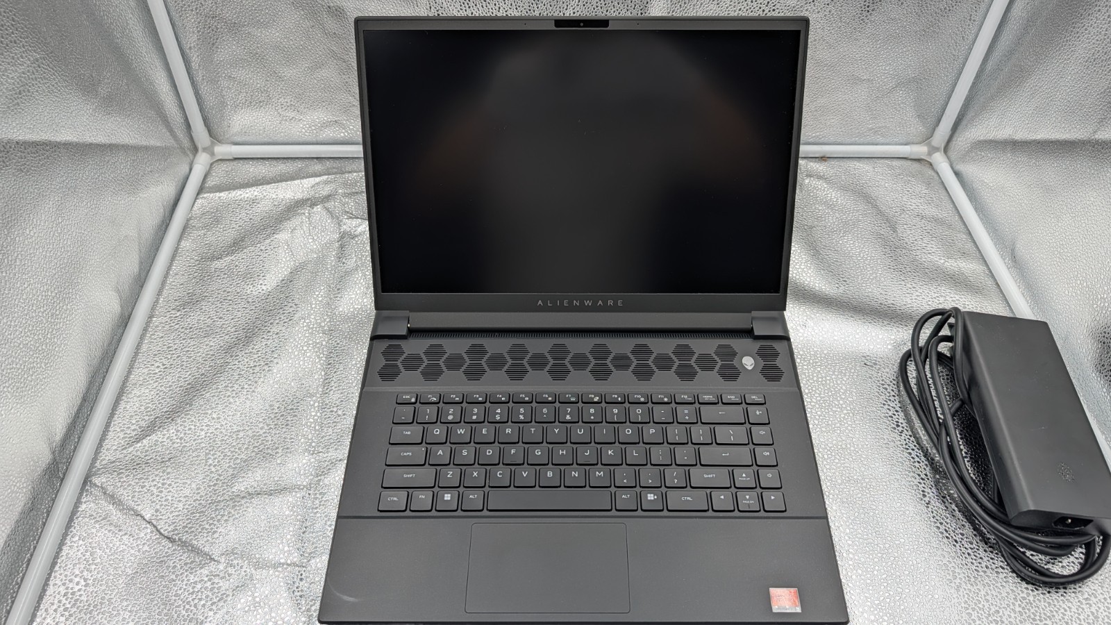 Alienware m16 R1 RTX 4090 7945HX 32GB 2TB 240Hz Cherry MX BIOS LOCKED Open Box