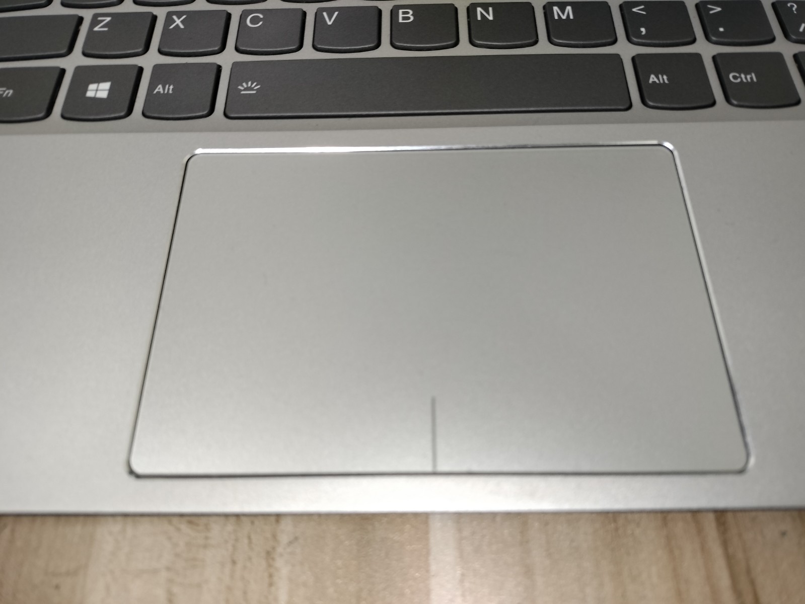 Lenovo Yoga 720-13IKB 13.3″ i5-7200U 2.5GHz 8GB RAM | NO SSD/HD/OS