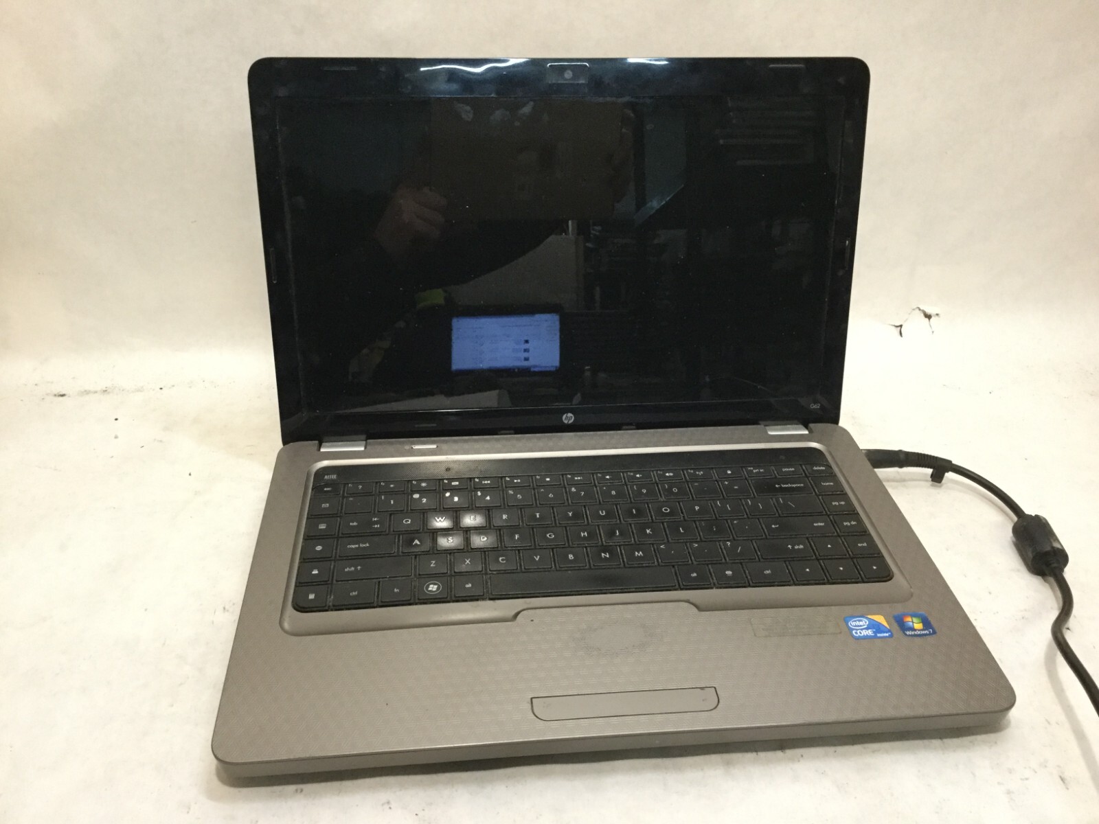 HP G62-144DX / Intel Core i3 RECEIVES POWER / (NO BOOT/MISSING PARTS!) -MR