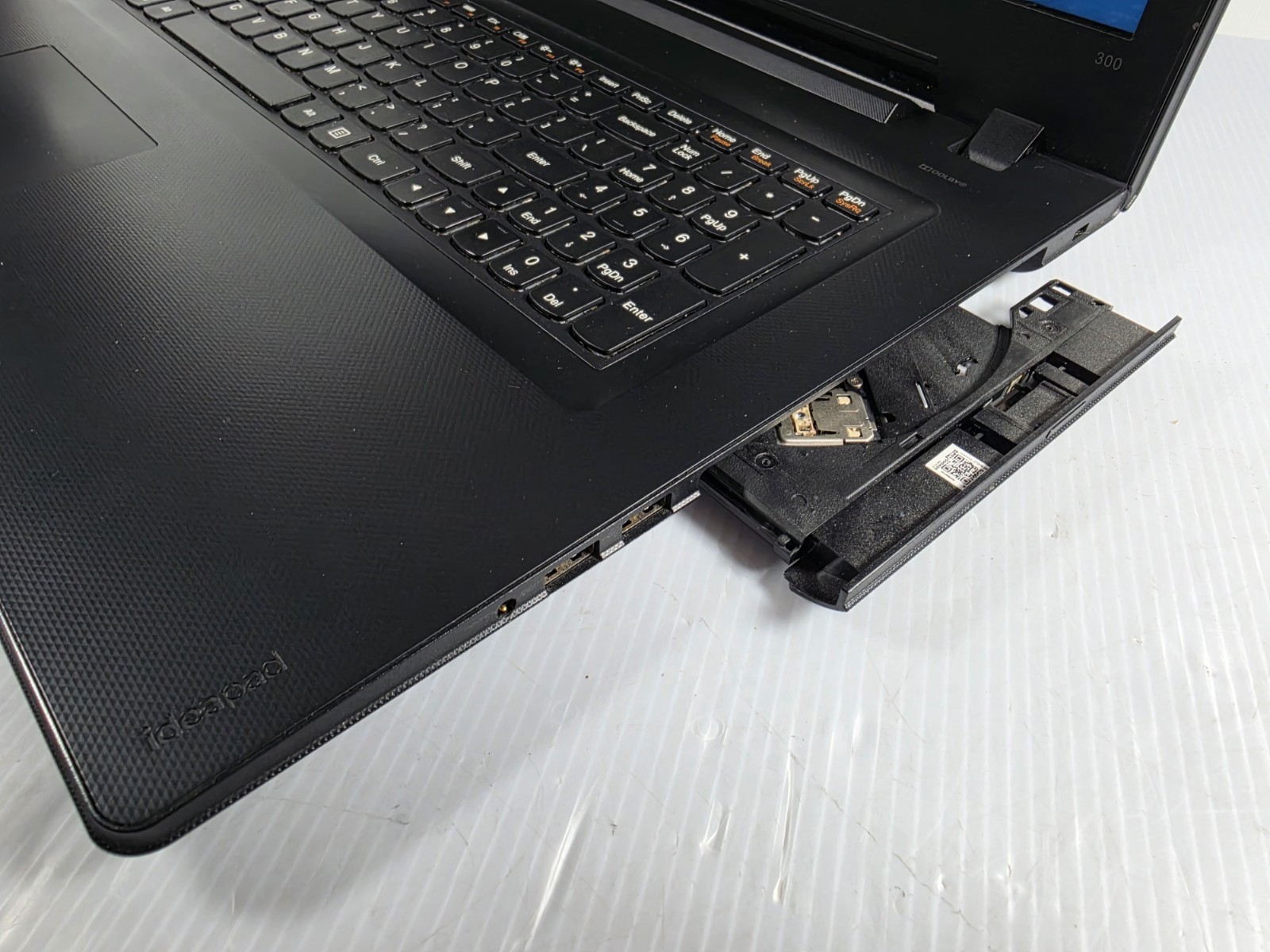 Lenovo IdeaPad Laptop 300-17ISK Core i3-6100U 2.30GHz 4GB Ram 500GB HDD